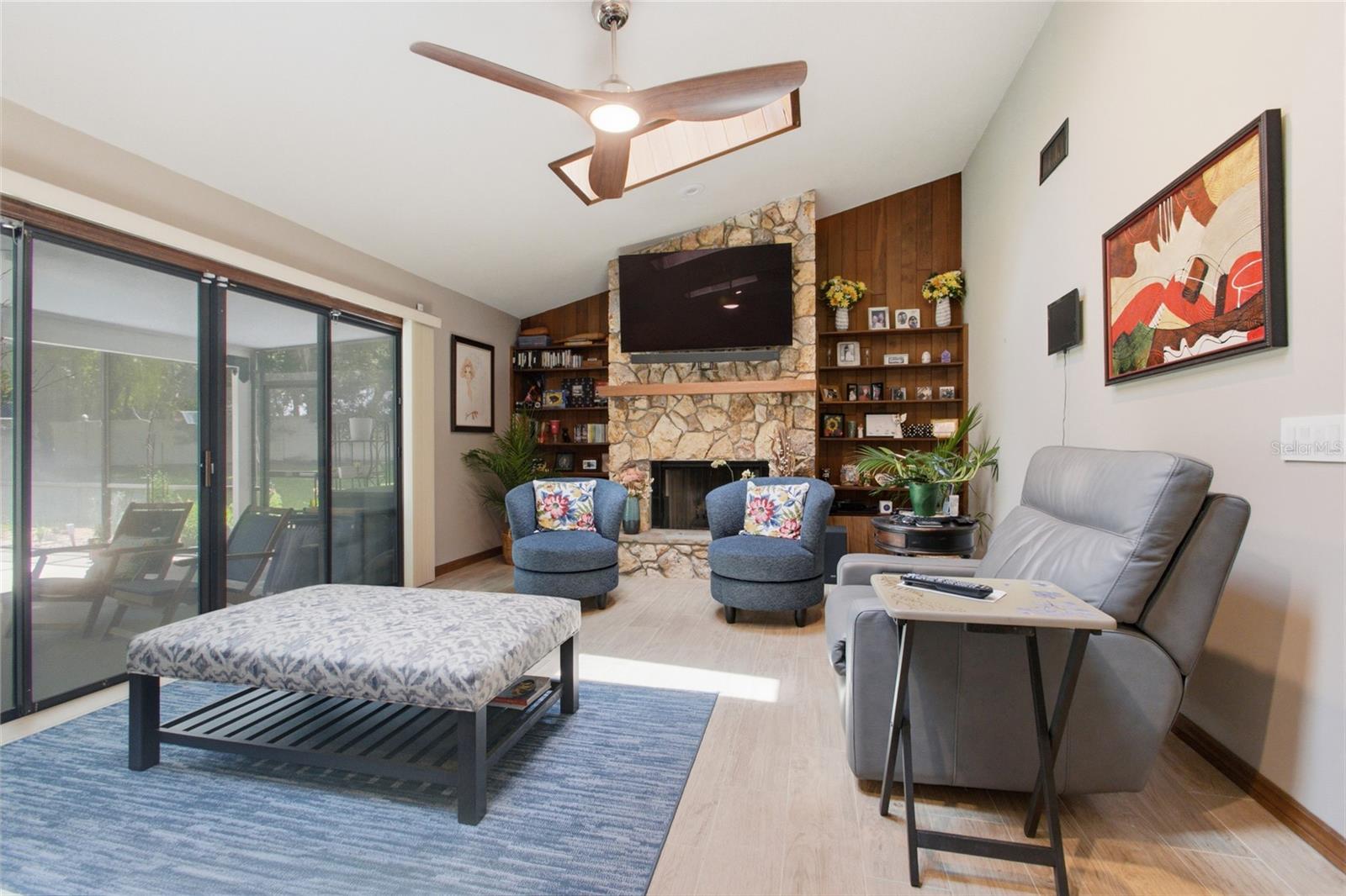 Listing photo id 23 for 128 Greentree Lane