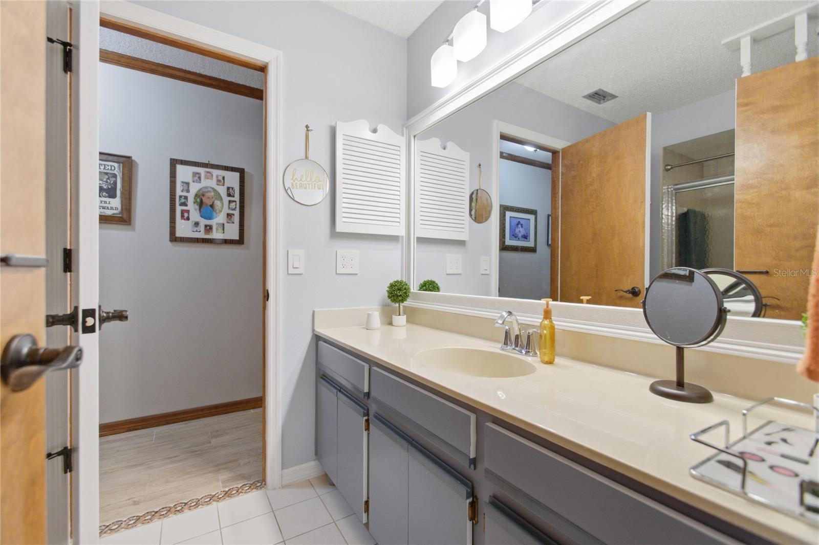 Listing photo id 27 for 128 Greentree Lane