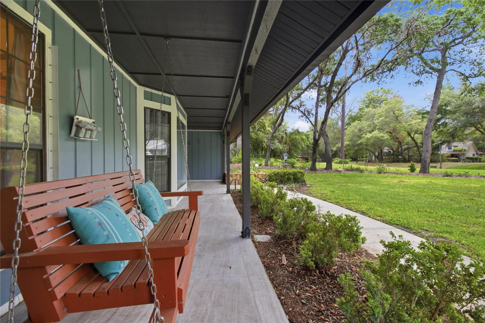 Listing photo id 1 for 128 Greentree Lane