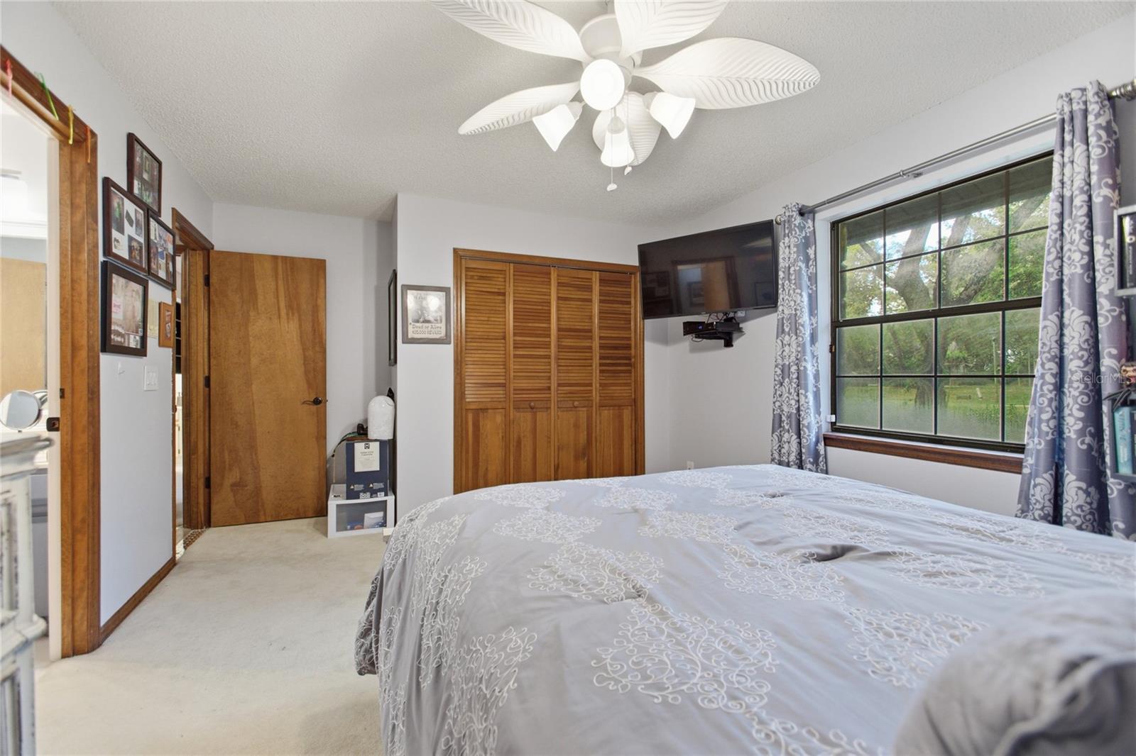 Listing photo id 29 for 128 Greentree Lane