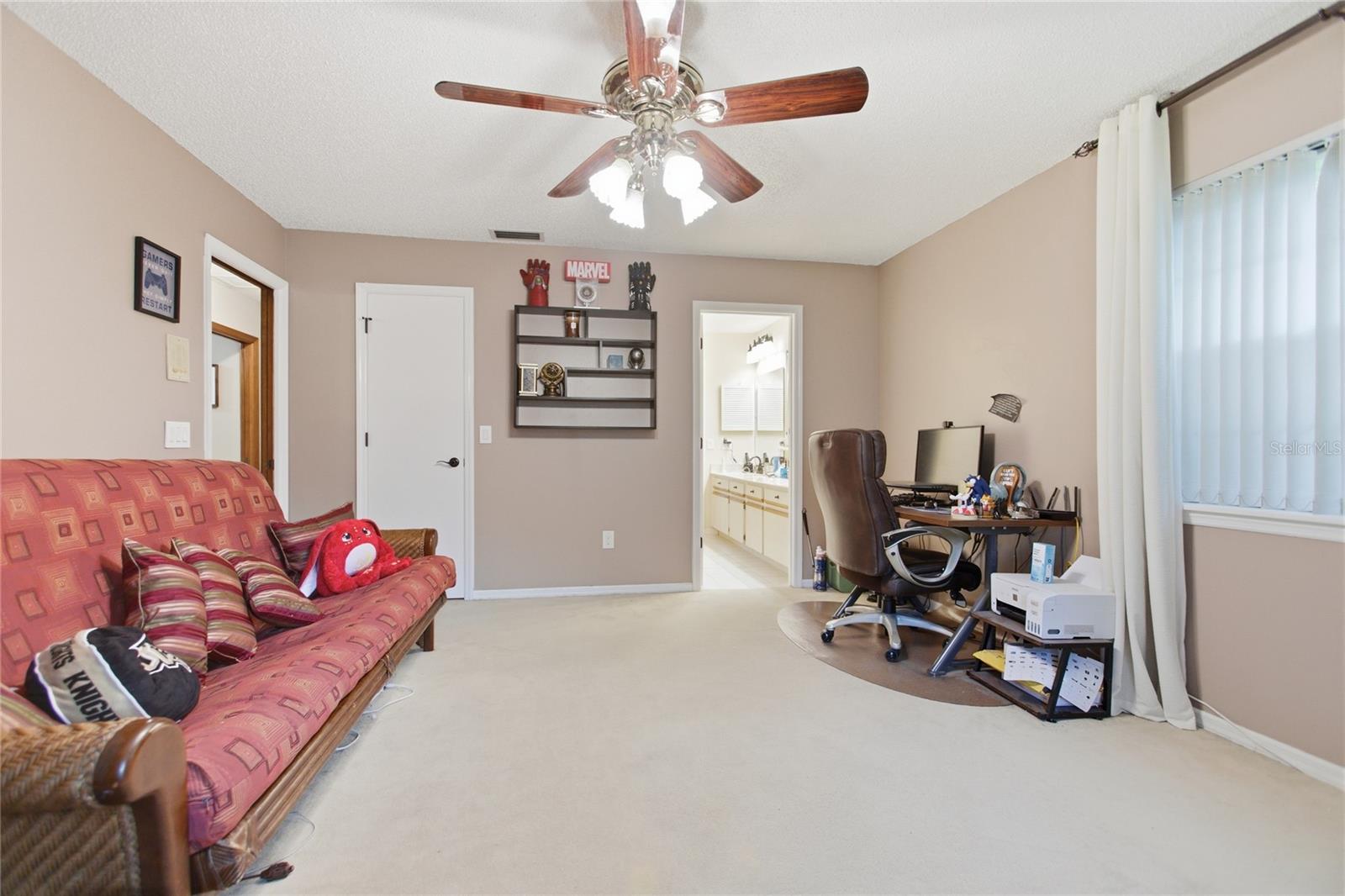 Listing photo id 32 for 128 Greentree Lane