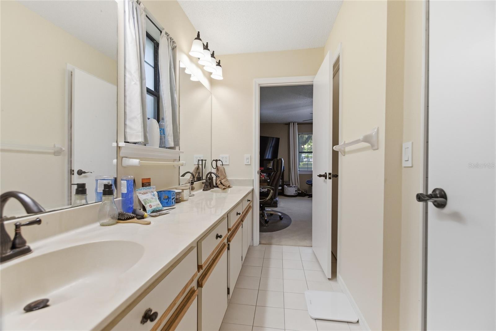 Listing photo id 34 for 128 Greentree Lane