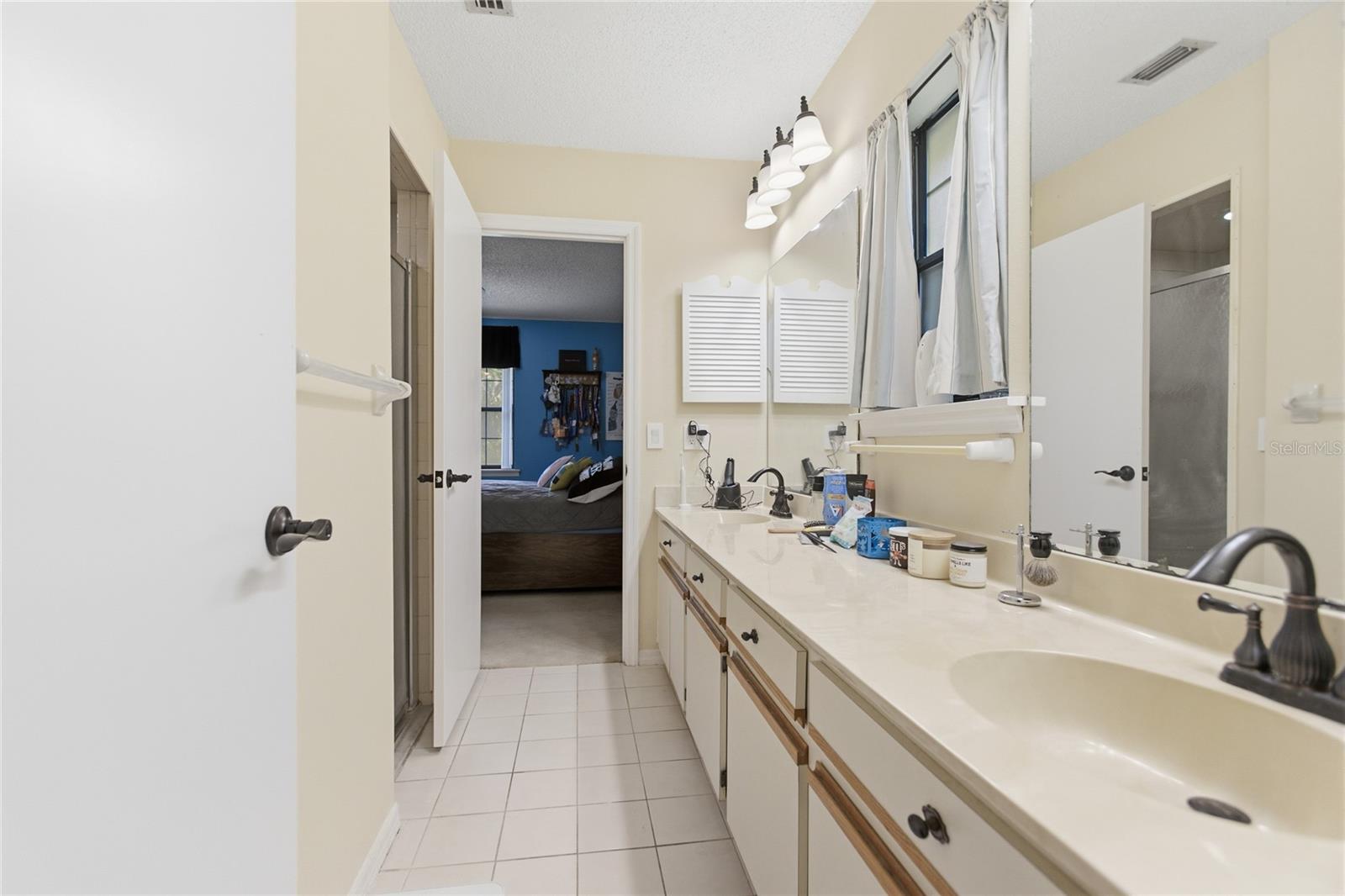 Listing photo id 35 for 128 Greentree Lane