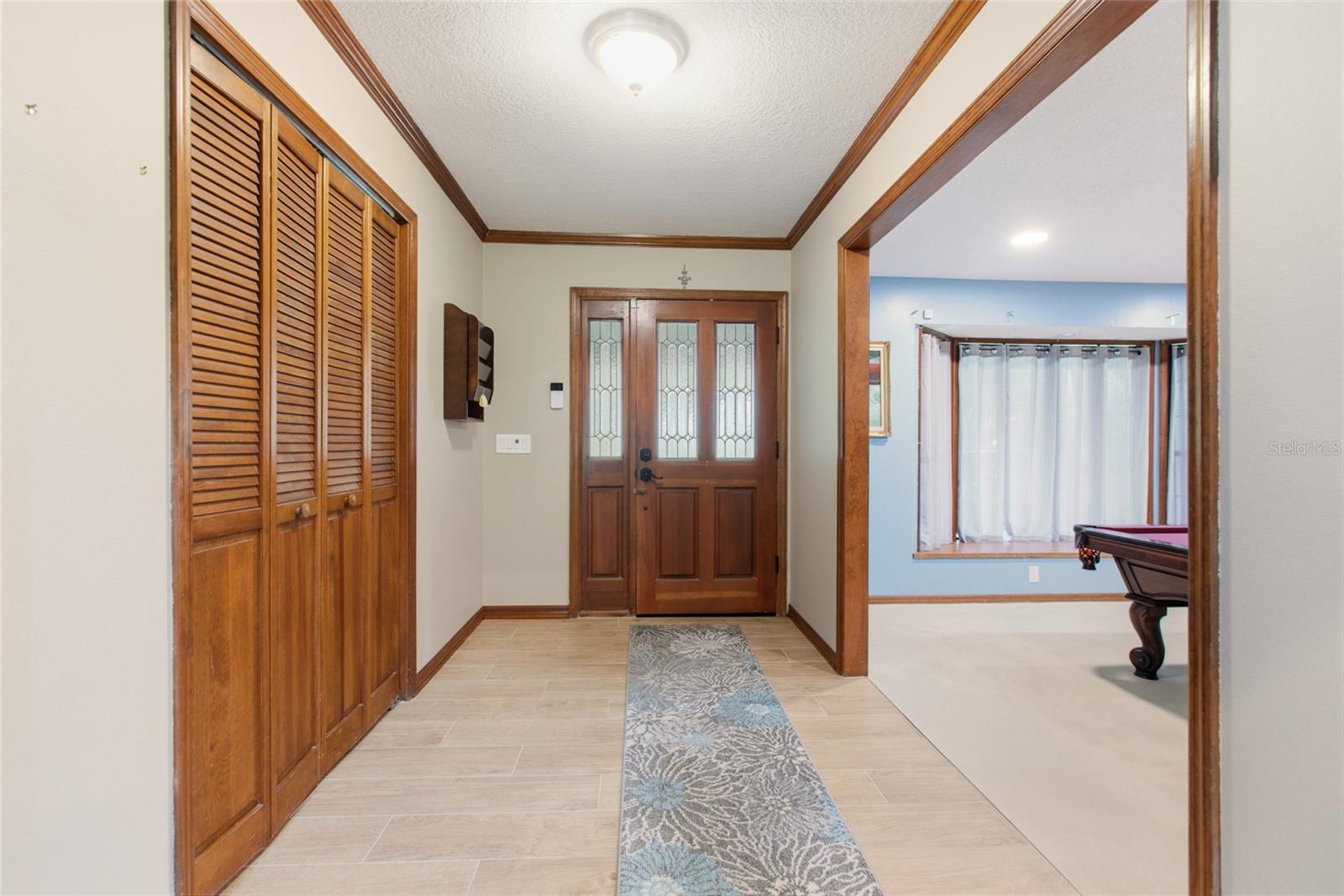 Listing photo id 2 for 128 Greentree Lane