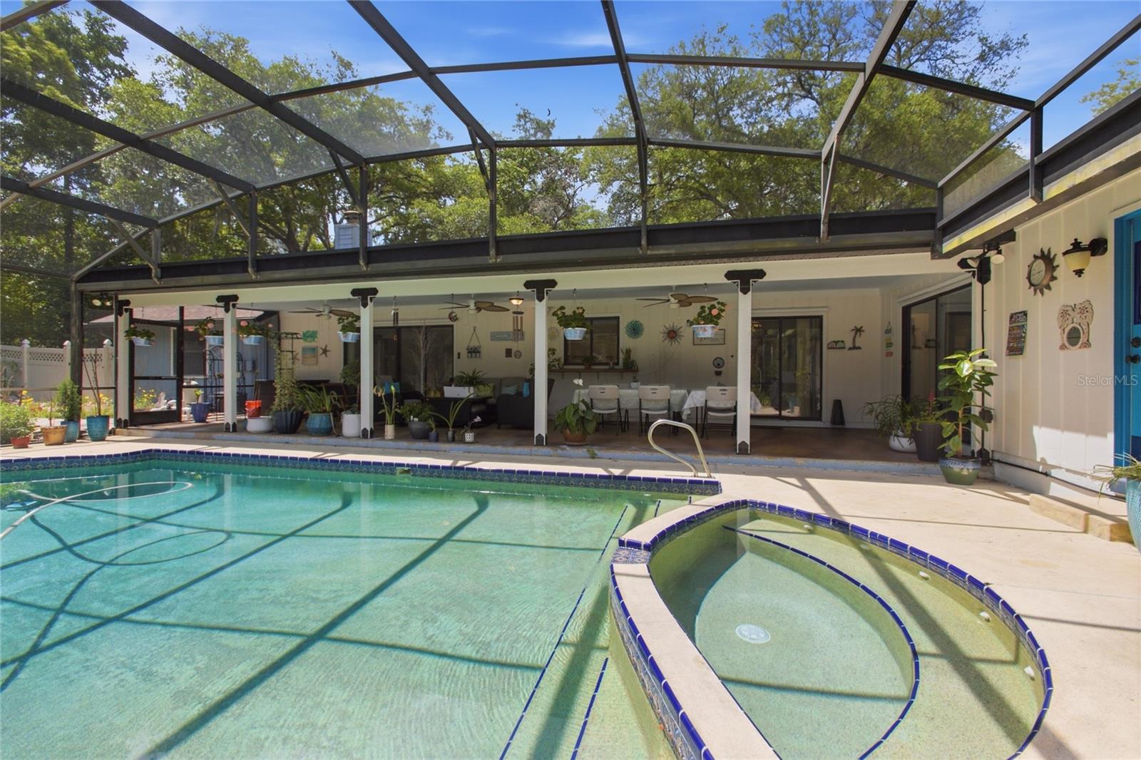 Listing photo id 40 for 128 Greentree Lane