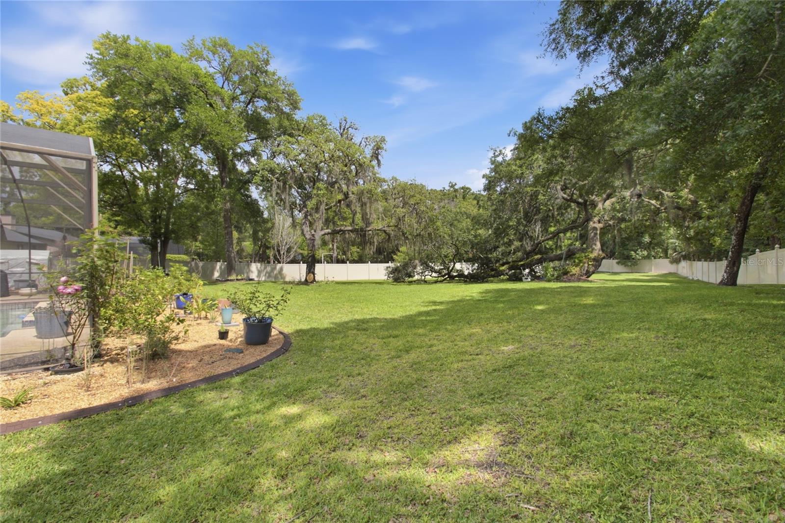 Listing photo id 43 for 128 Greentree Lane