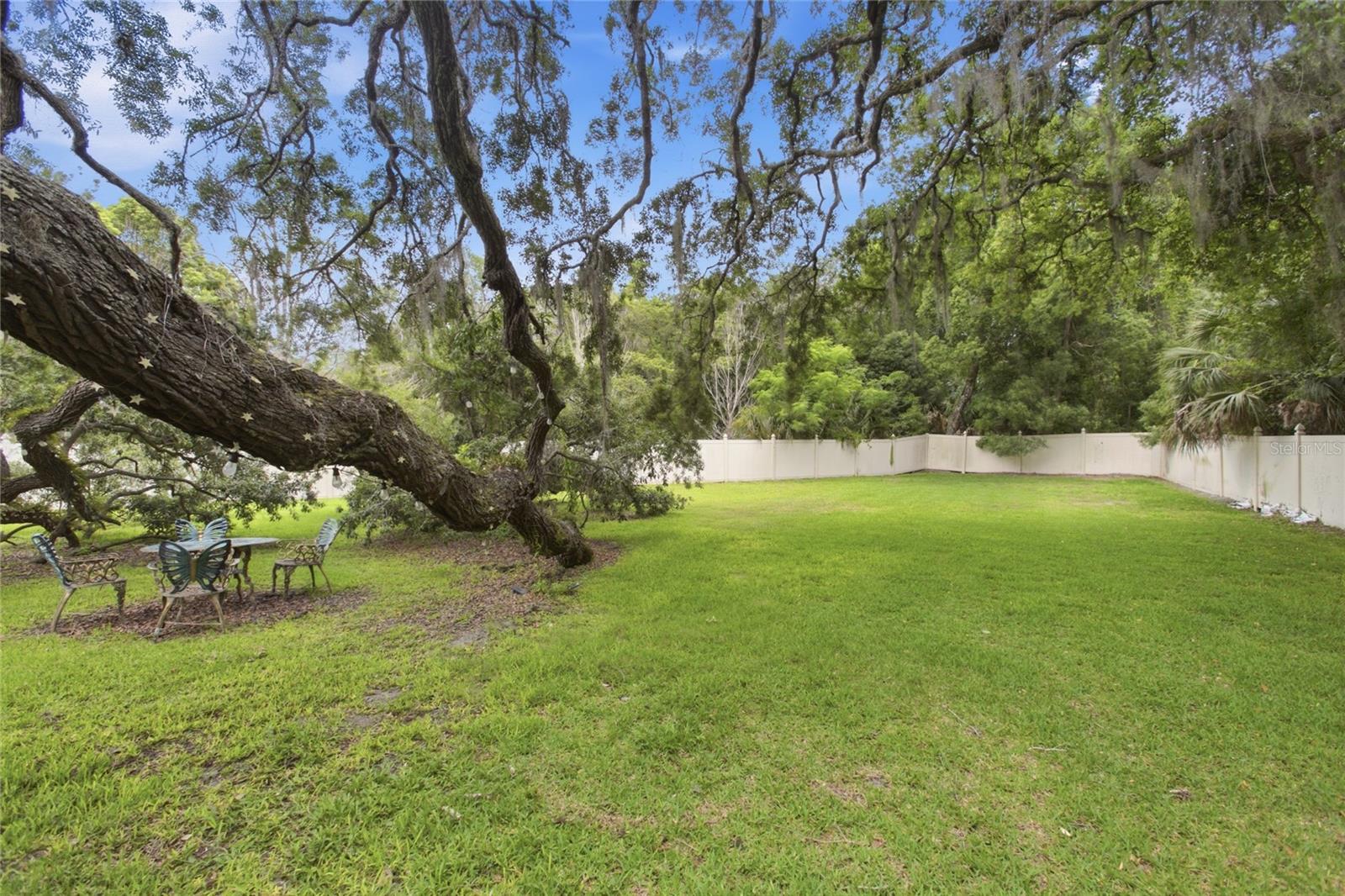 Listing photo id 48 for 128 Greentree Lane