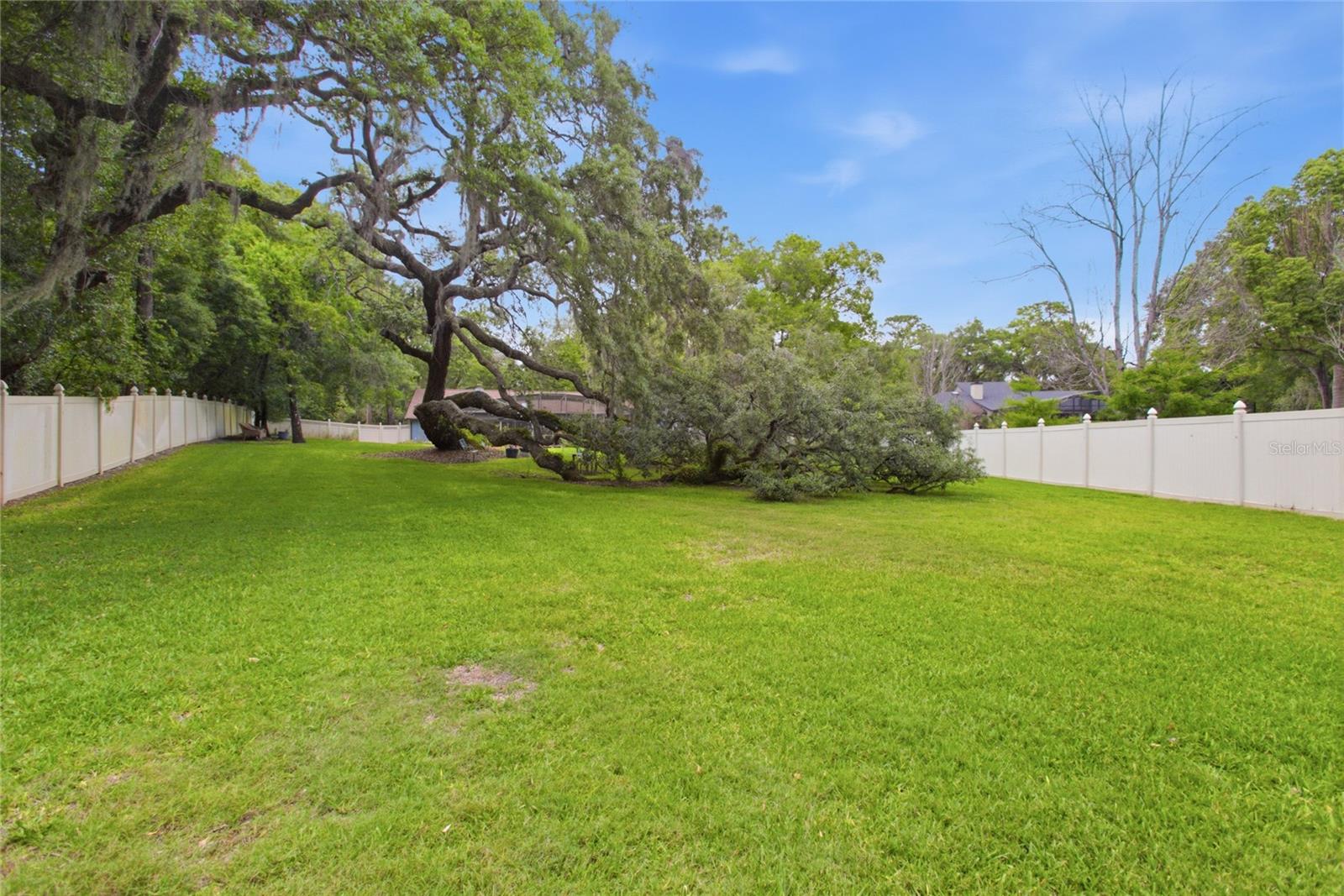 Listing photo id 49 for 128 Greentree Lane