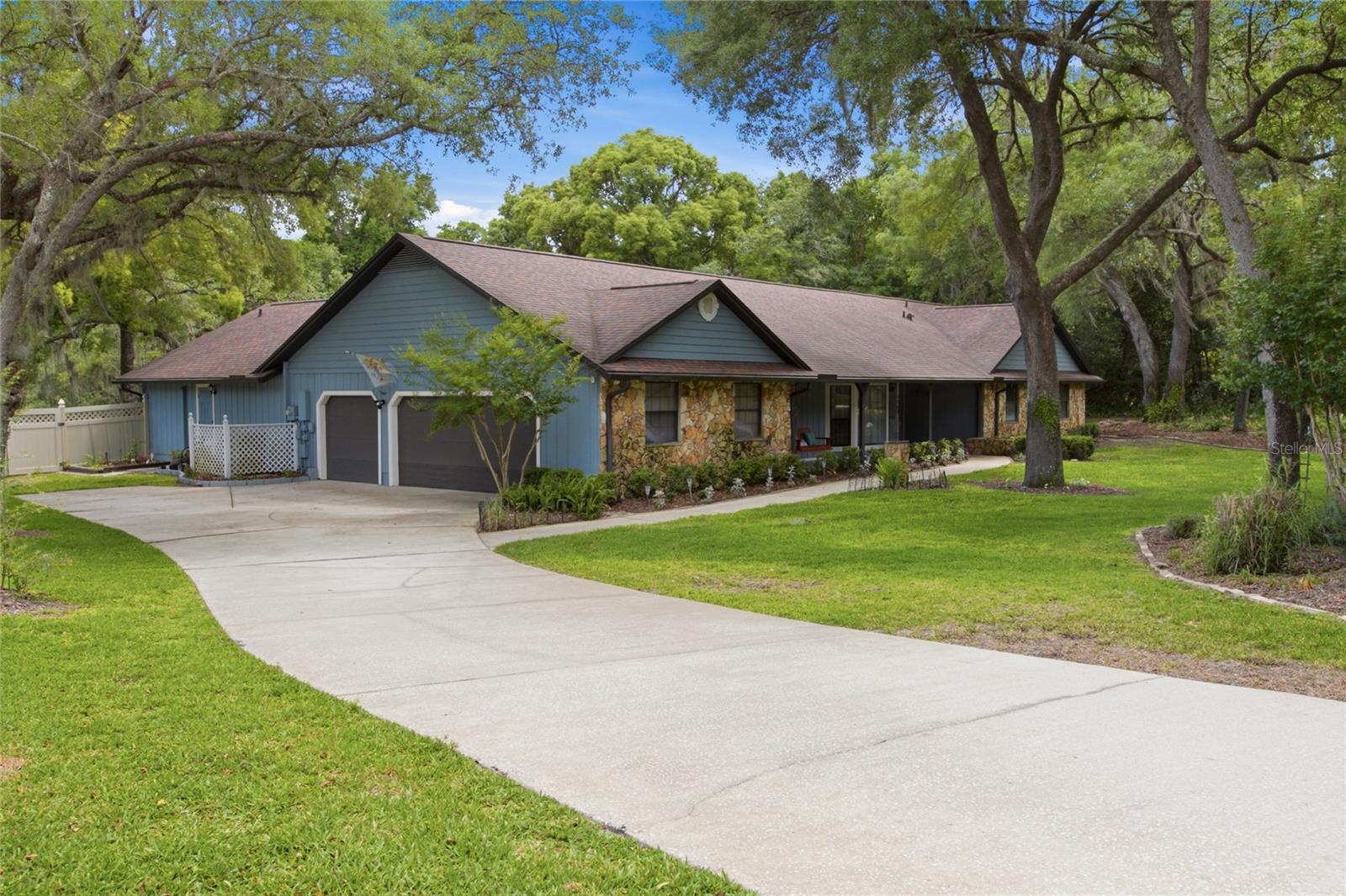 Listing photo id 54 for 128 Greentree Lane
