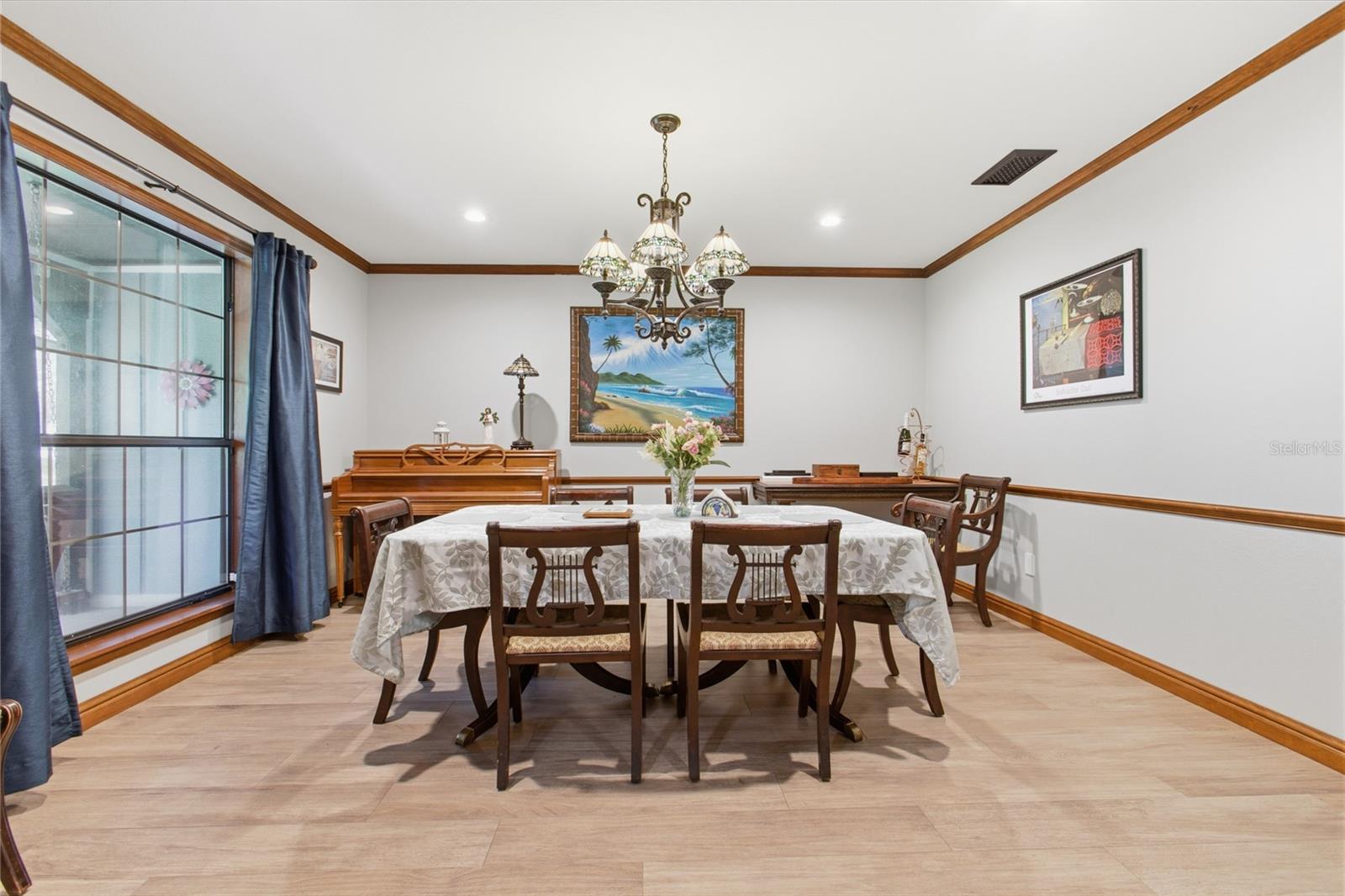 Listing photo id 5 for 128 Greentree Lane