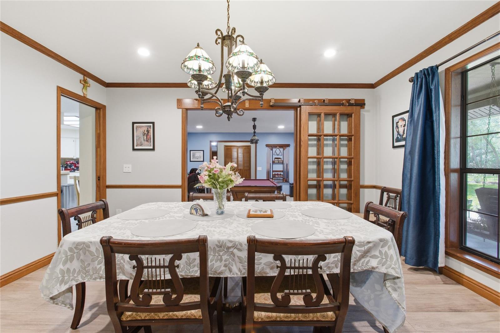 Listing photo id 7 for 128 Greentree Lane