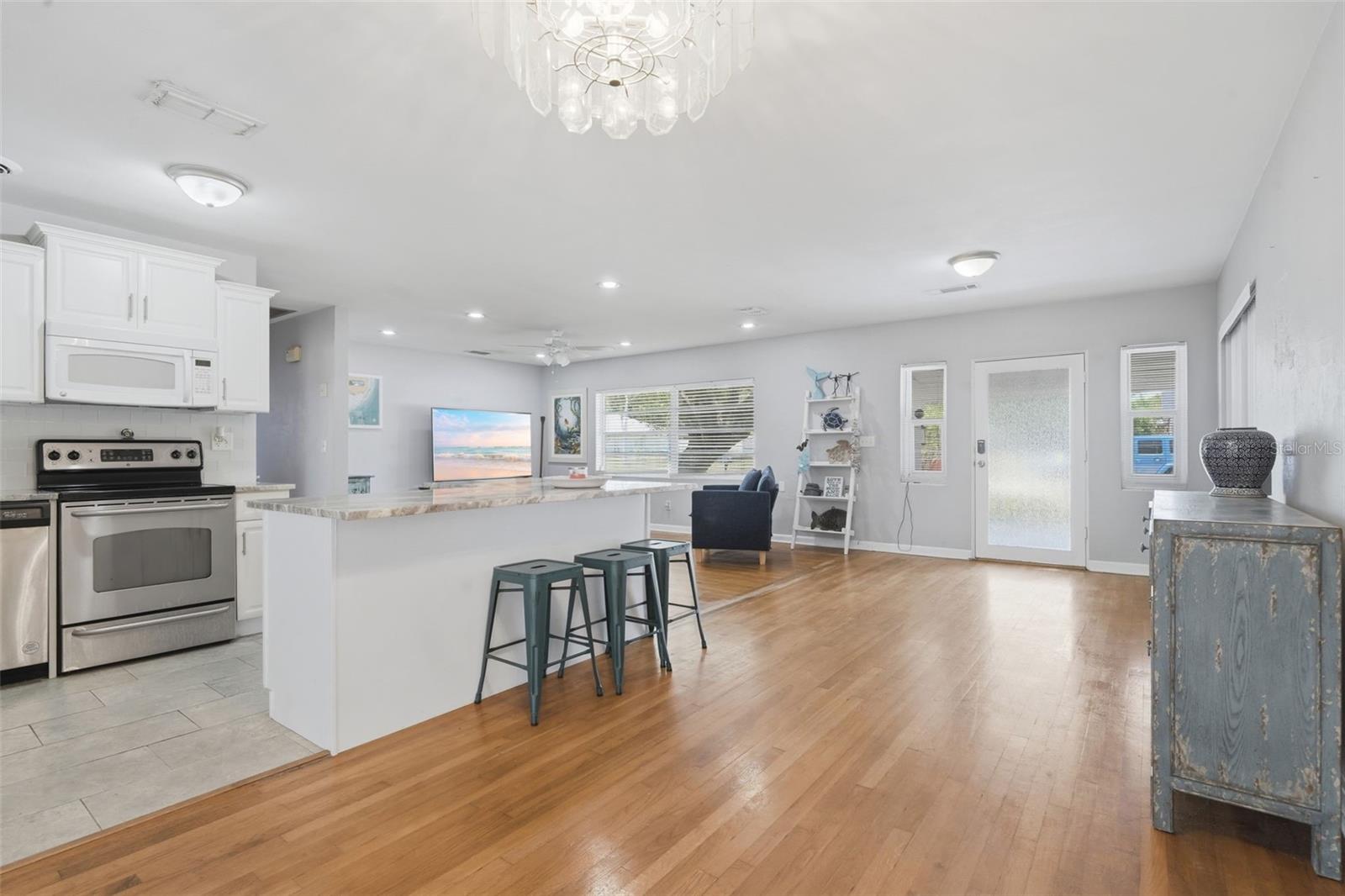 Image 7 of 38 For 65 Community Dr