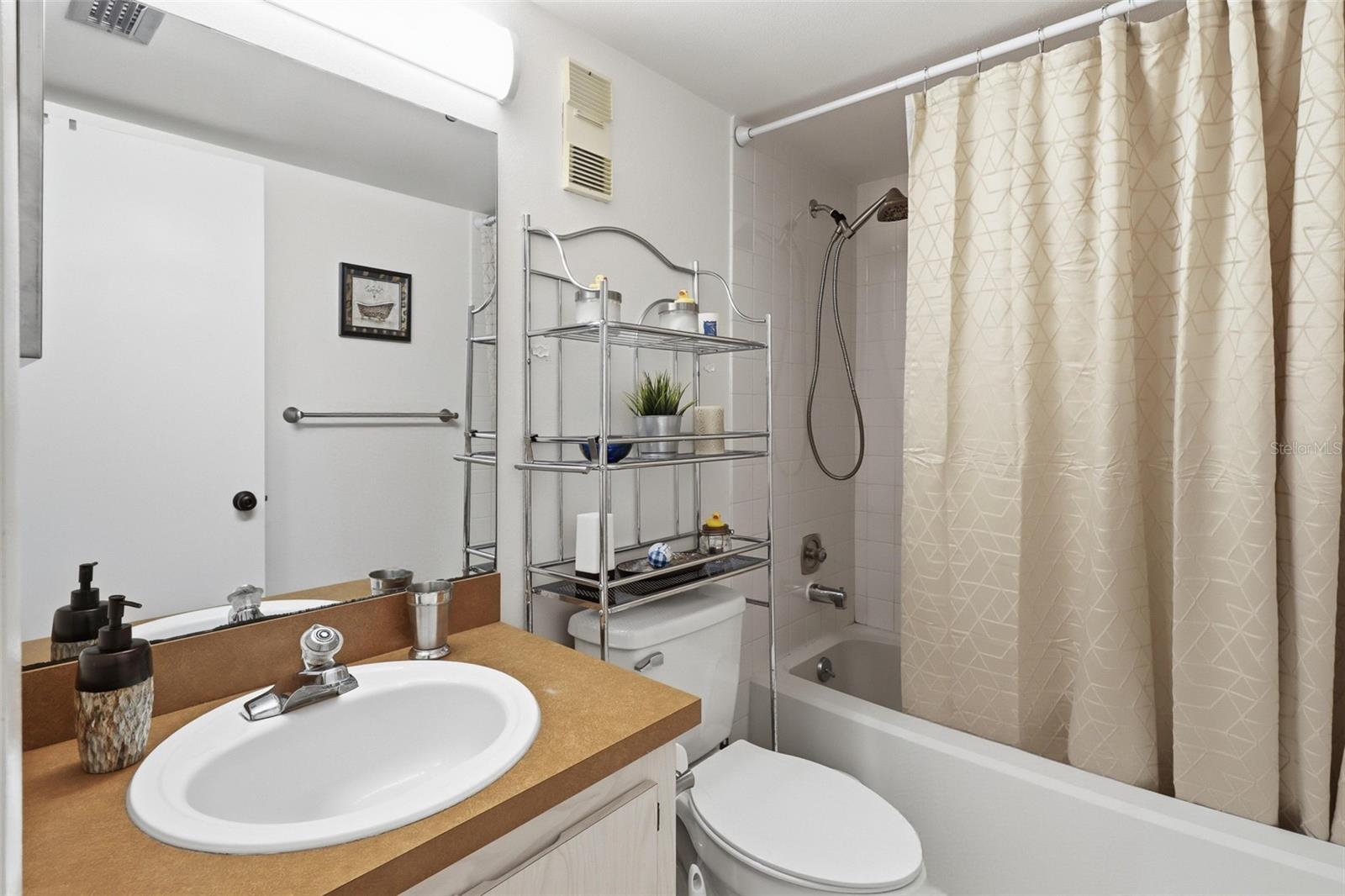 Image 12 of 28 For 120 Hibiscus Woods Court 9b