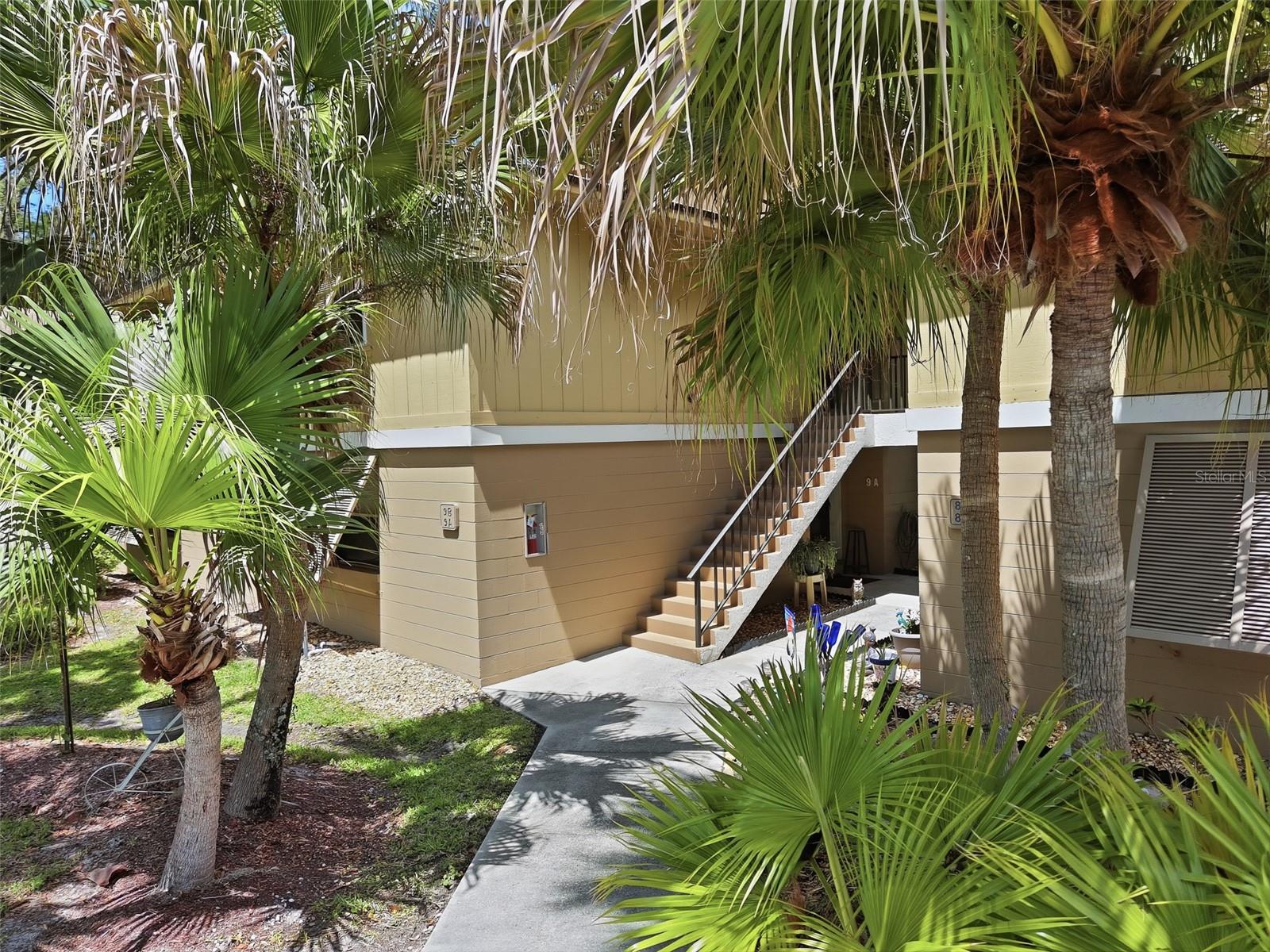 Image 14 of 28 For 120 Hibiscus Woods Court 9b