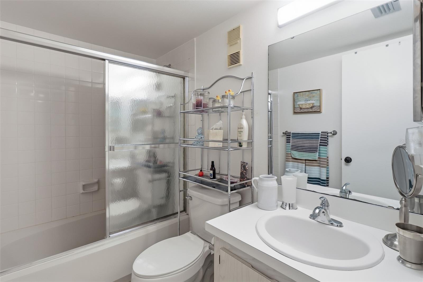 Image 5 of 28 For 120 Hibiscus Woods Court 9b