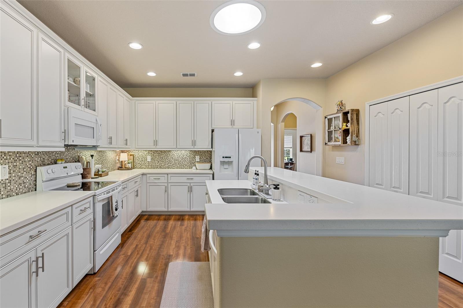 Image 4 of 44 For 1235 Cap Diville Avenue