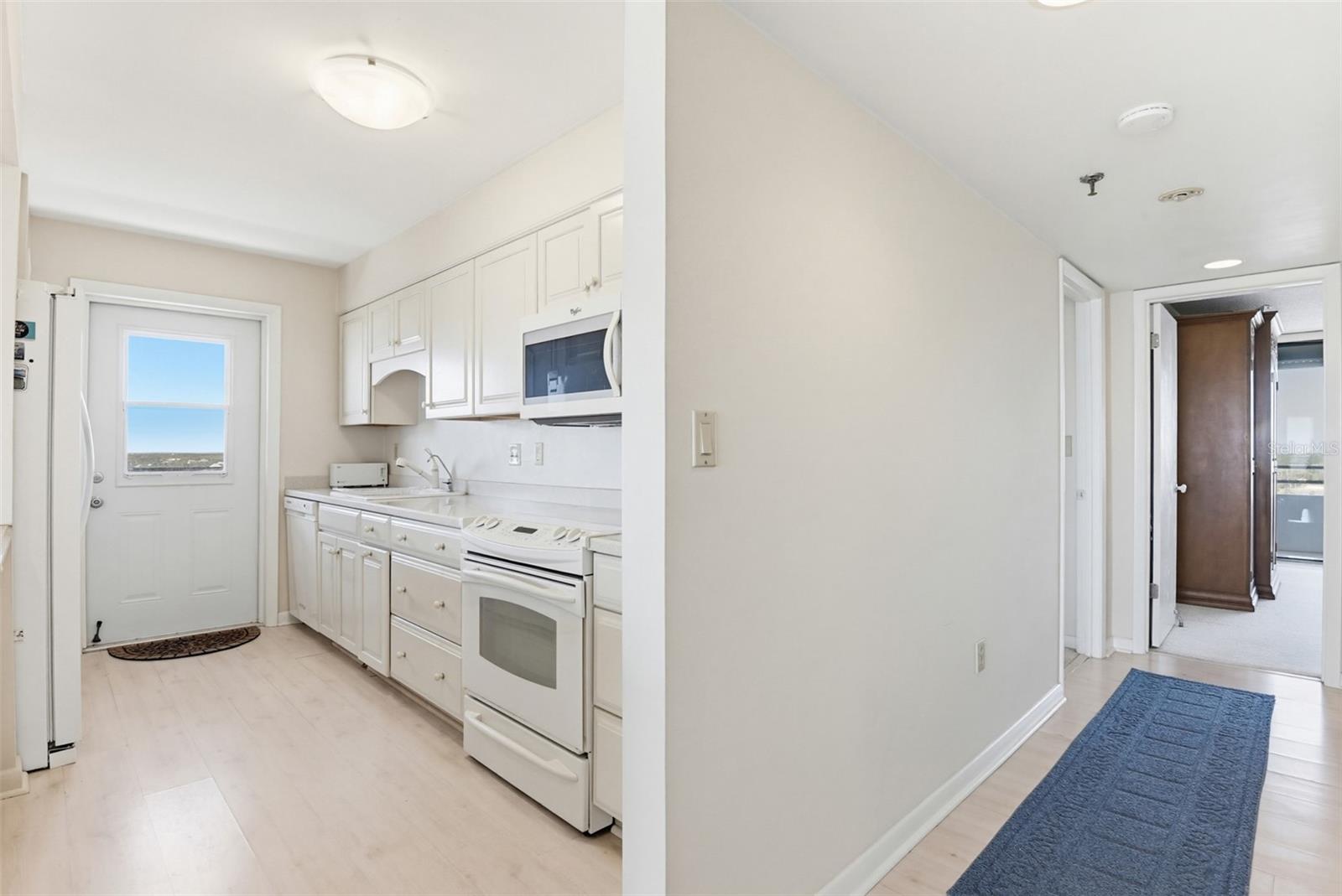 Image 20 of 60 For 1601 Central Avenue 801
