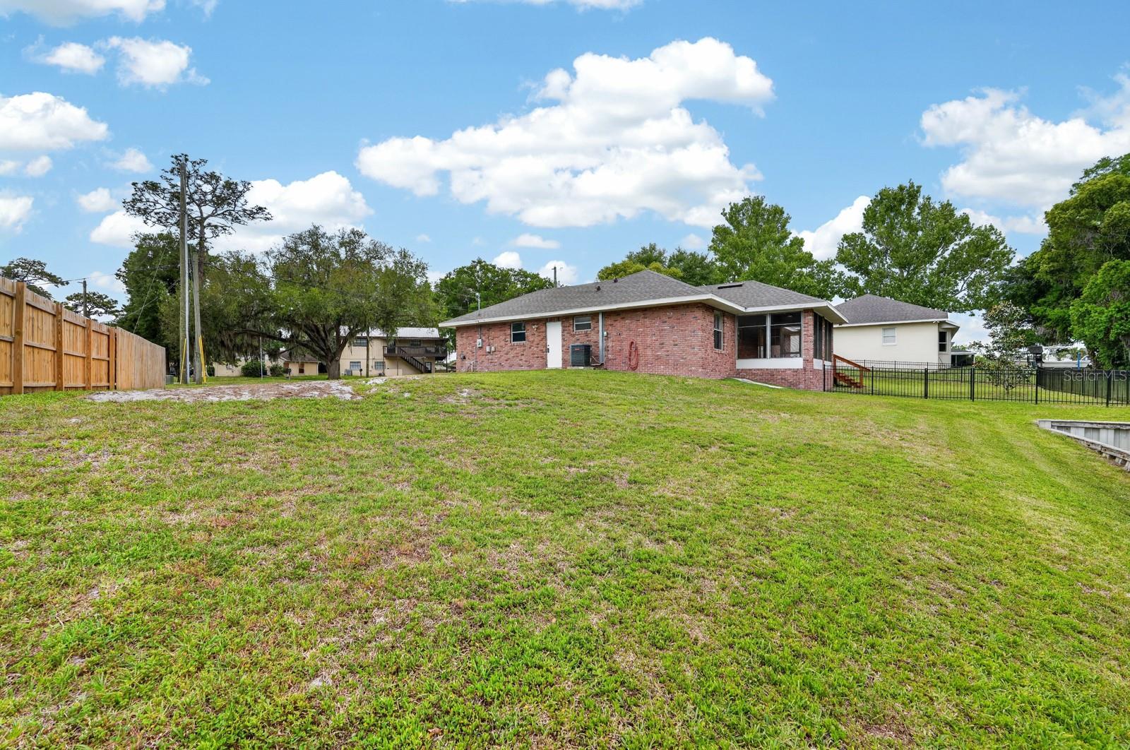 Image 23 of 56 For 1505 Lakeside Drive