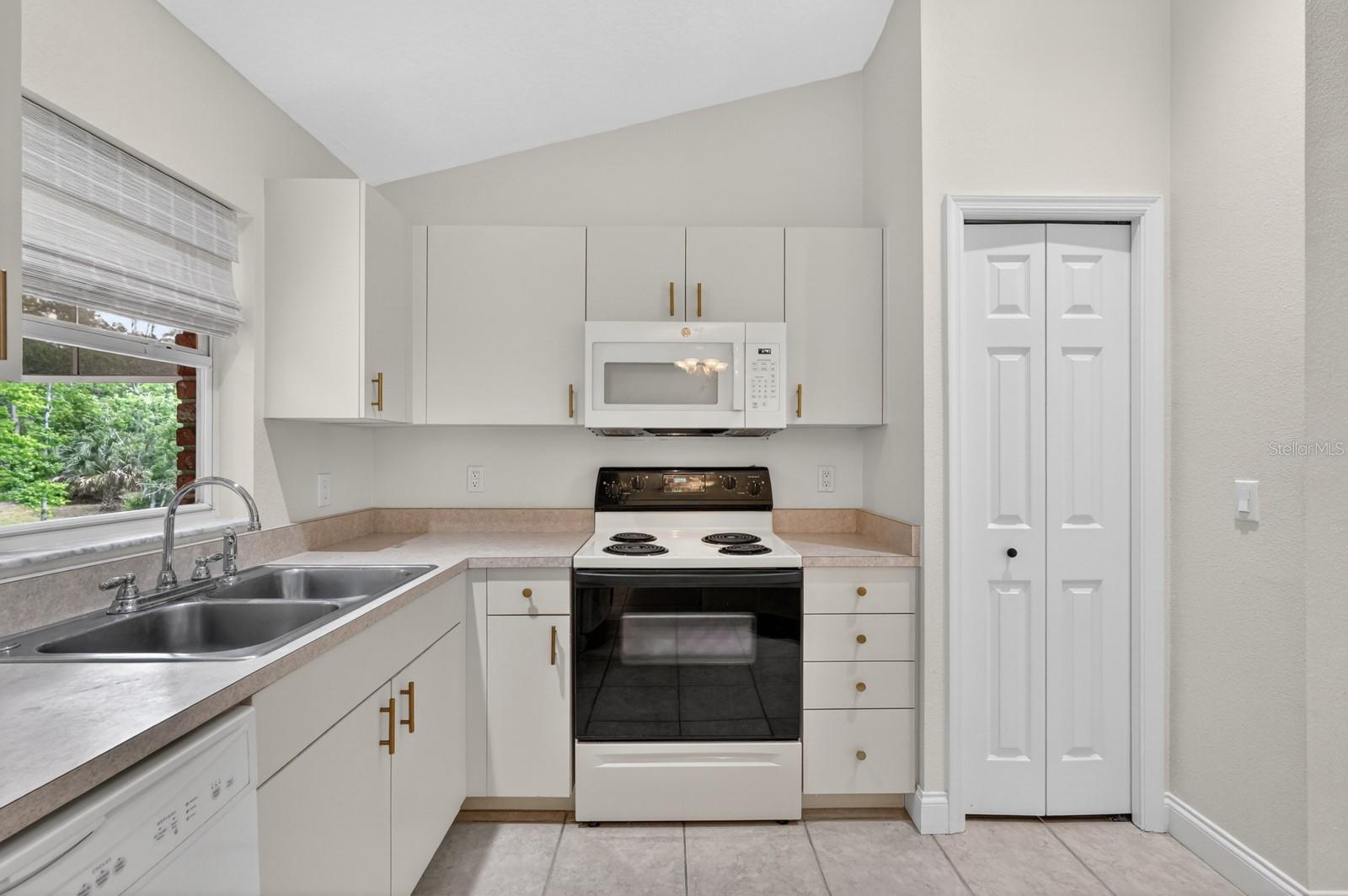 Image 41 of 56 For 1505 Lakeside Drive