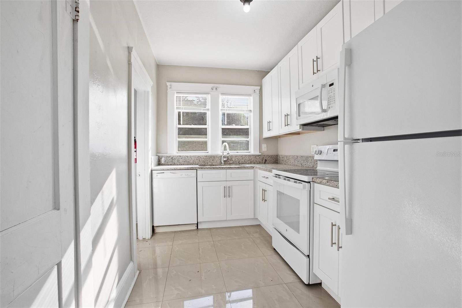 Image 4 of 12 For 216 Earl Street