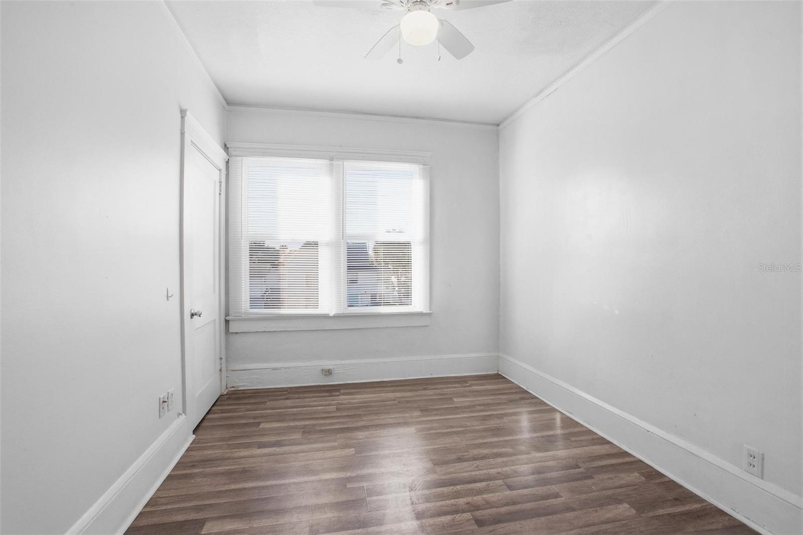 Image 6 of 12 For 216 Earl Street