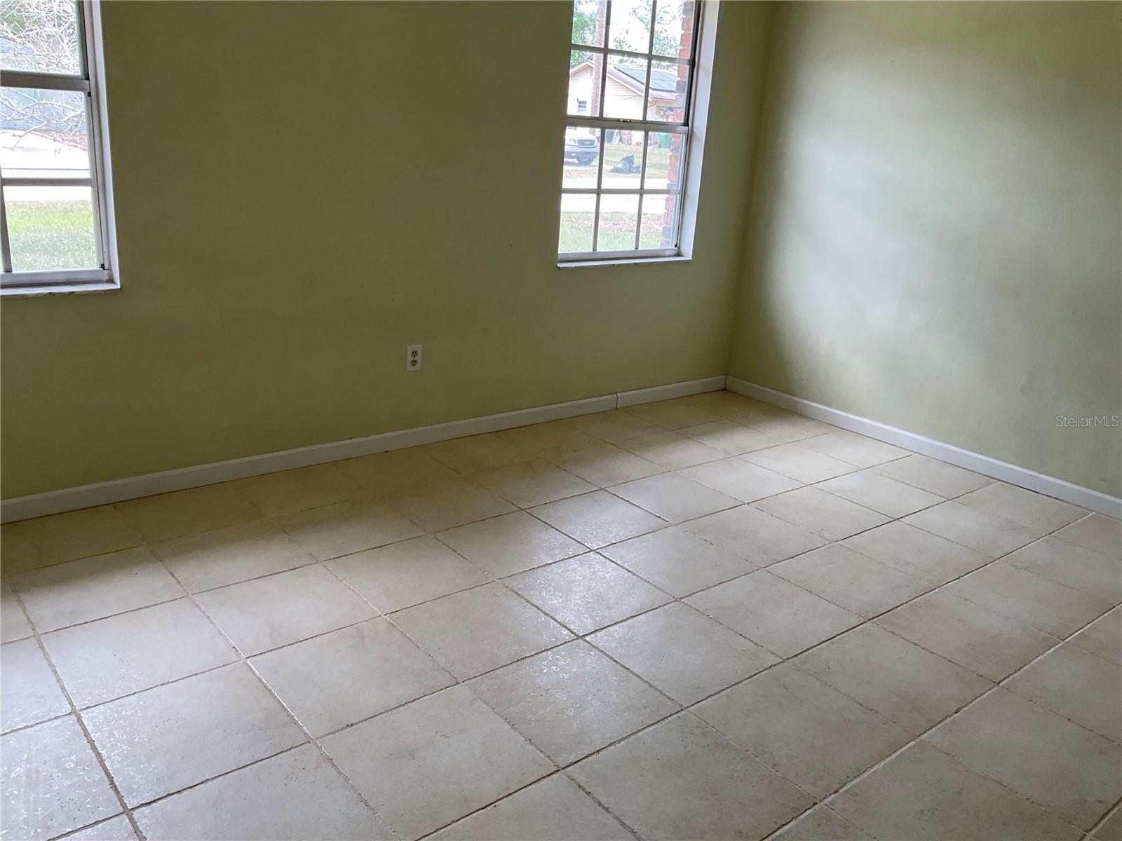 Image 4 of 26 For 1073 Embassy Drive