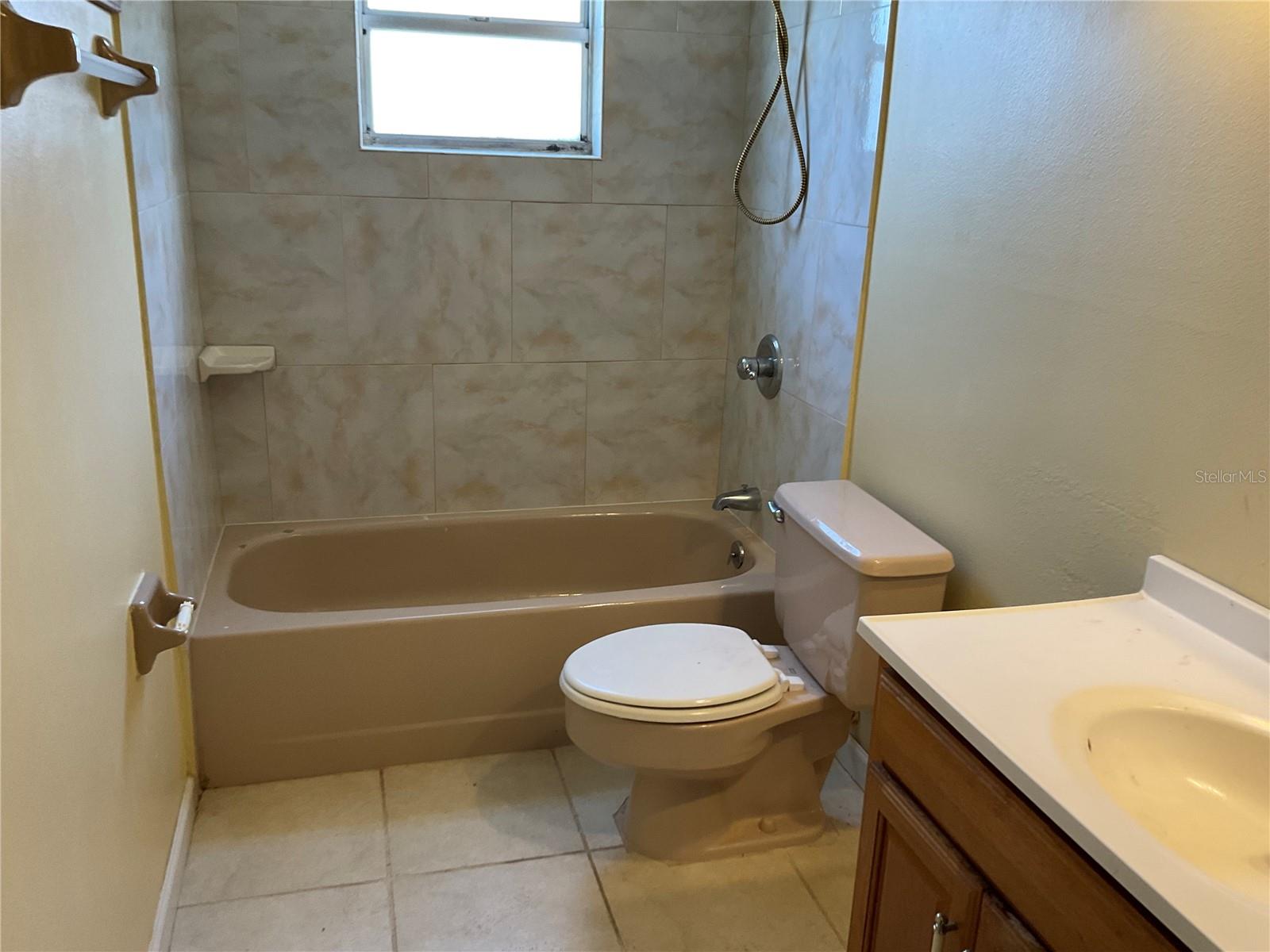 Image 6 of 26 For 1073 Embassy Drive