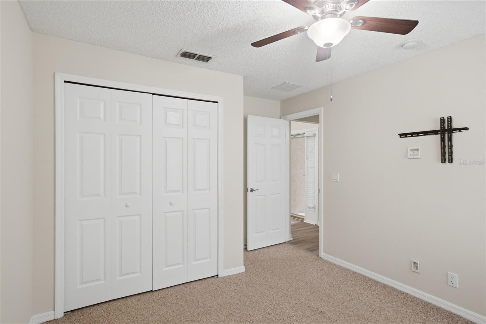Image 13 of 34 For 553 Maidenhair Court