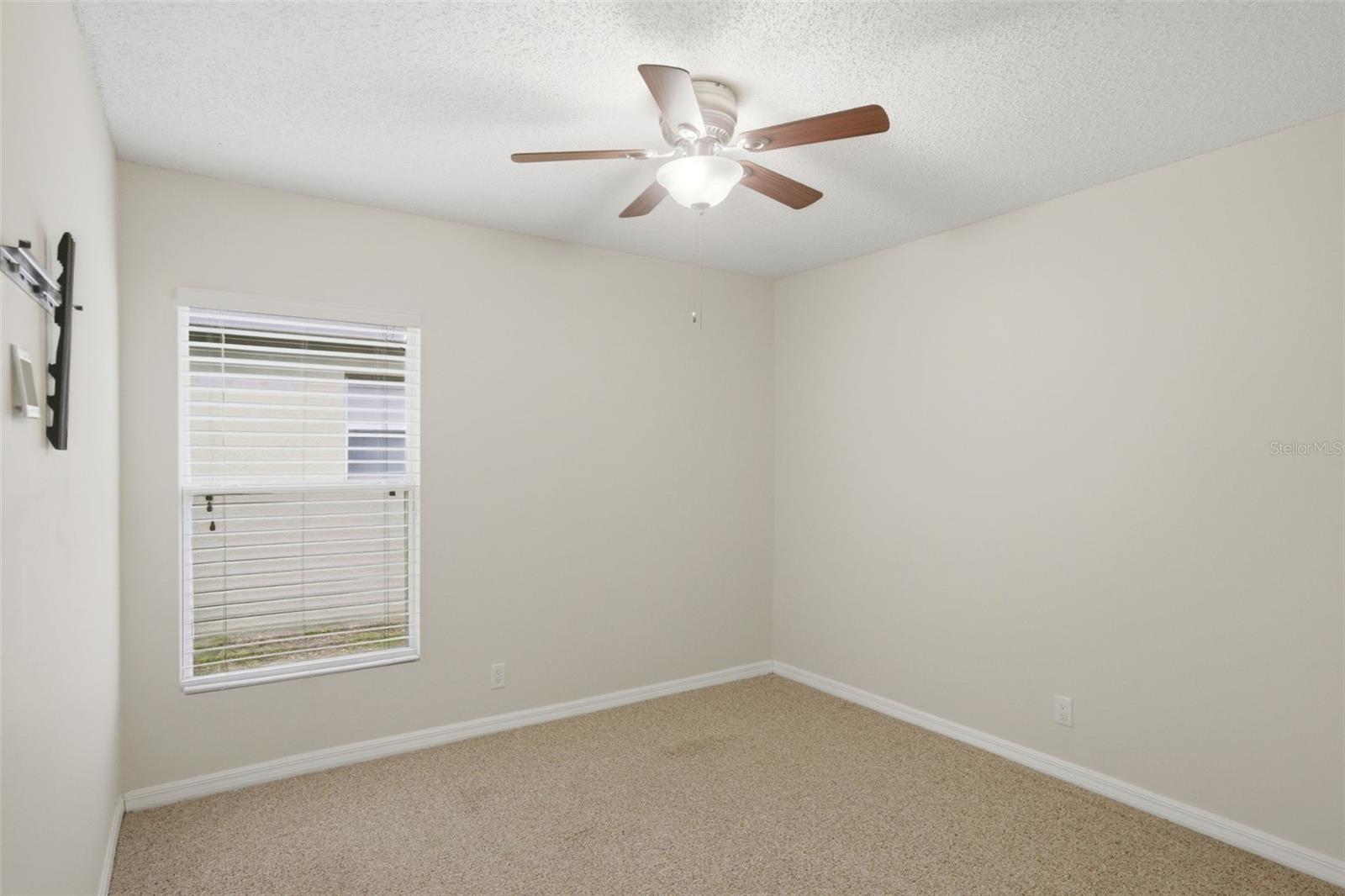 Image 14 of 34 For 553 Maidenhair Court