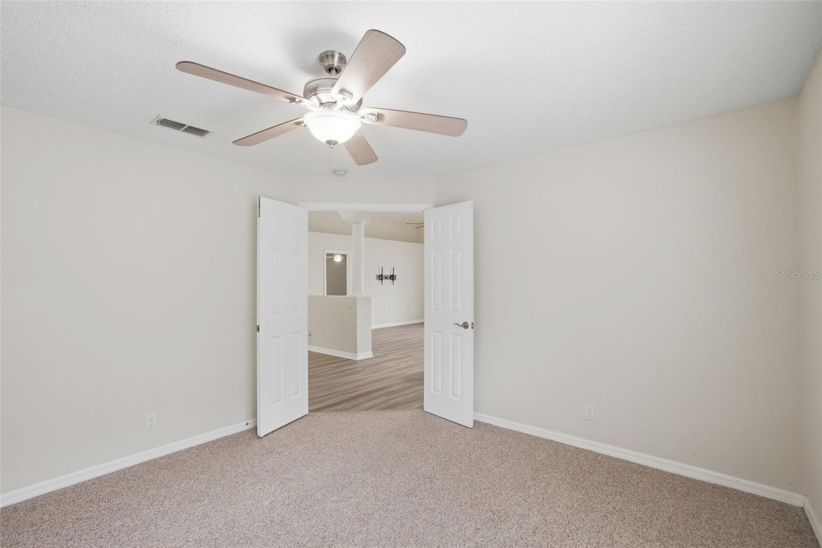 Image 17 of 34 For 553 Maidenhair Court