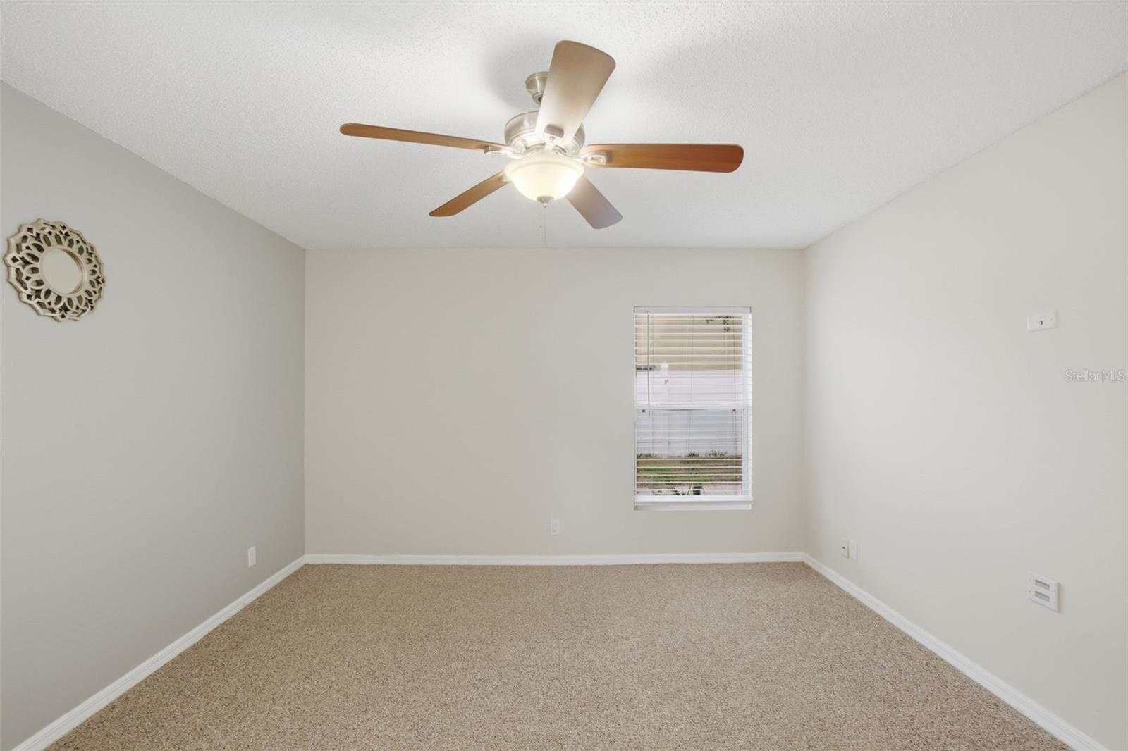 Image 19 of 34 For 553 Maidenhair Court