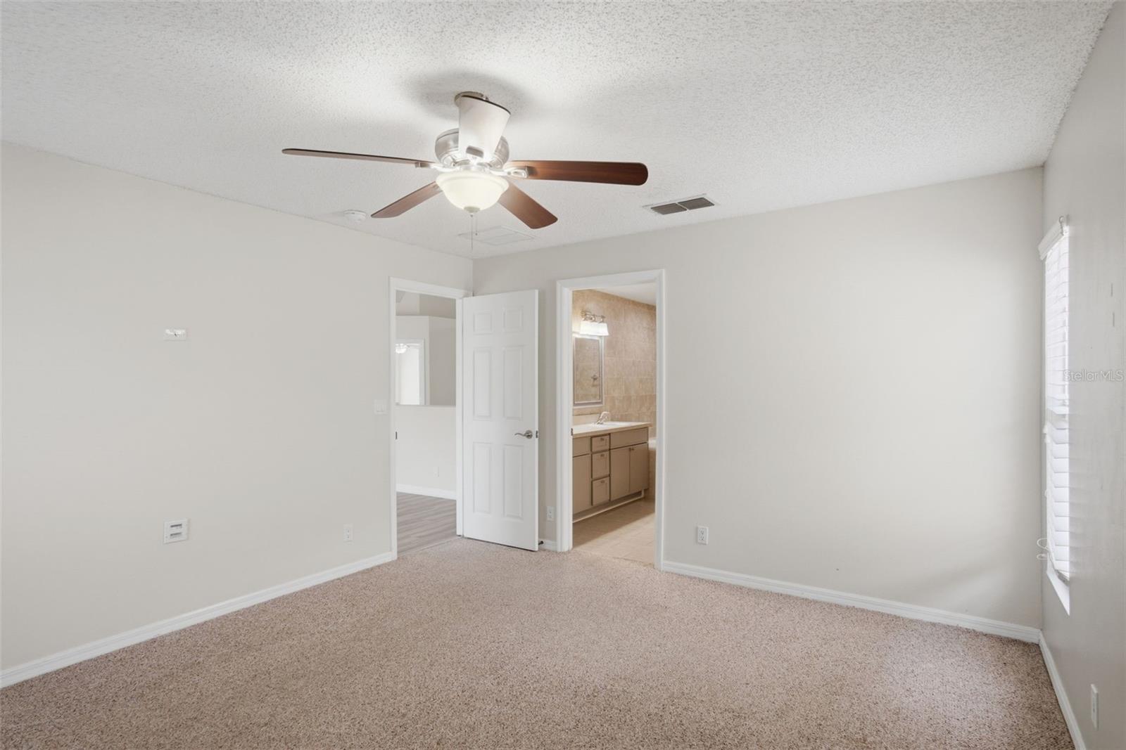 Image 21 of 34 For 553 Maidenhair Court