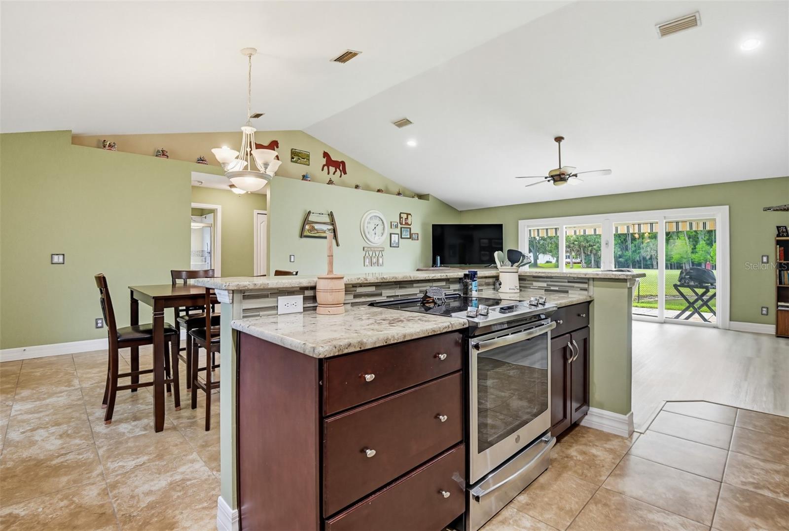 Image 10 of 52 For 5479 Saint Regis Way