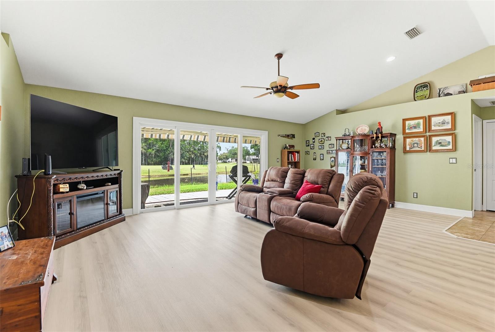 Image 14 of 52 For 5479 Saint Regis Way