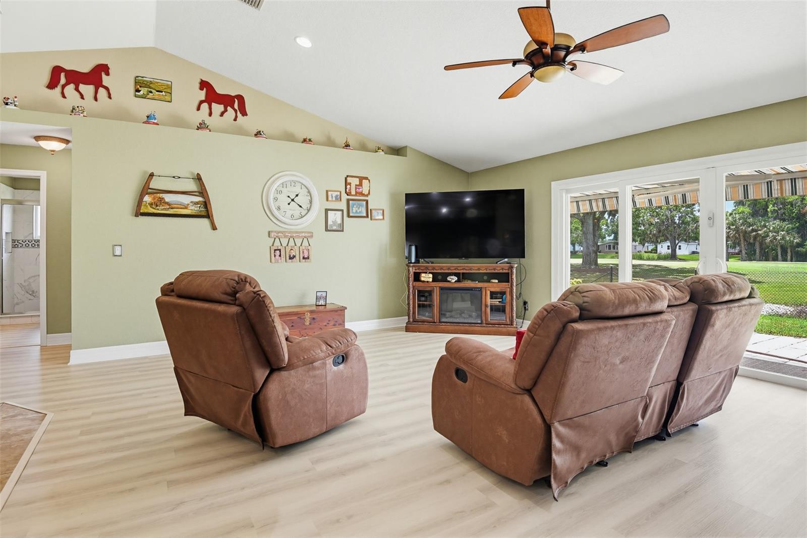 Image 15 of 52 For 5479 Saint Regis Way