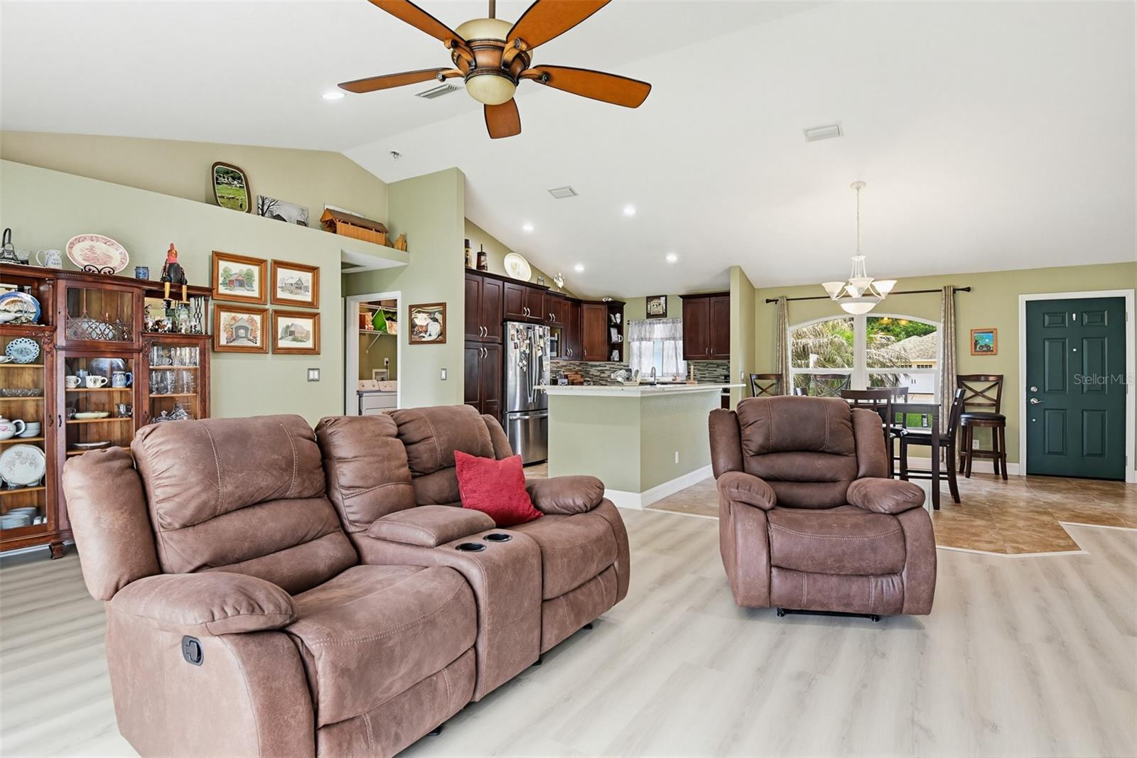 Image 16 of 52 For 5479 Saint Regis Way