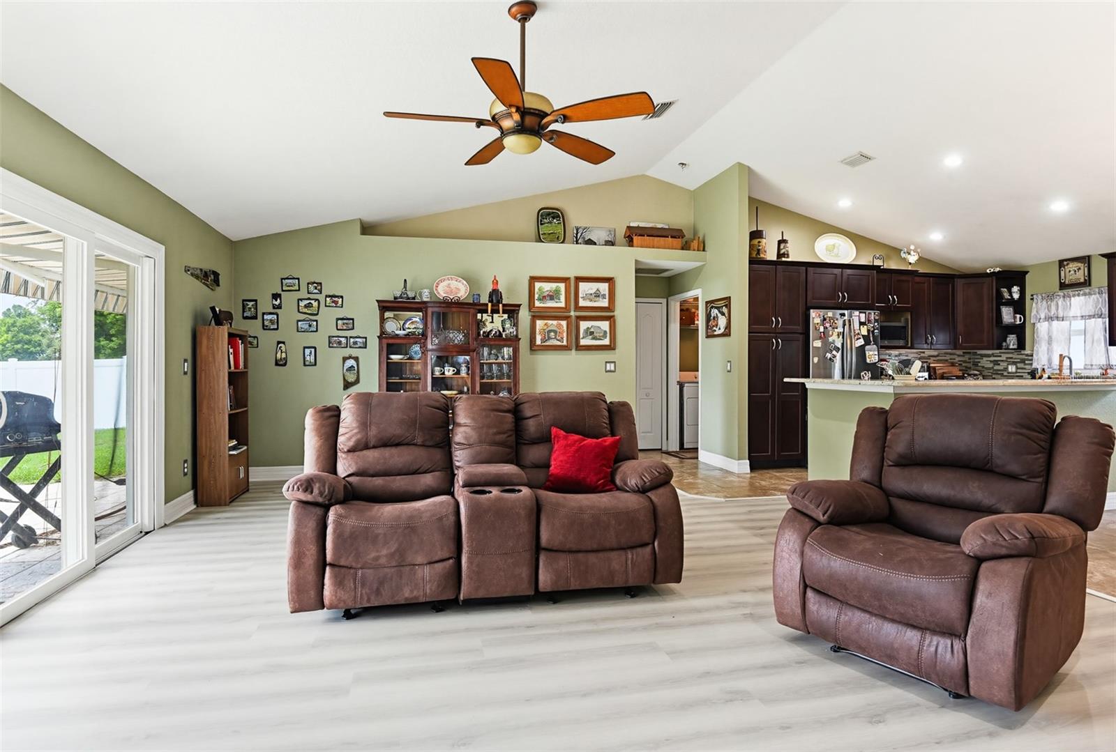 Image 17 of 52 For 5479 Saint Regis Way