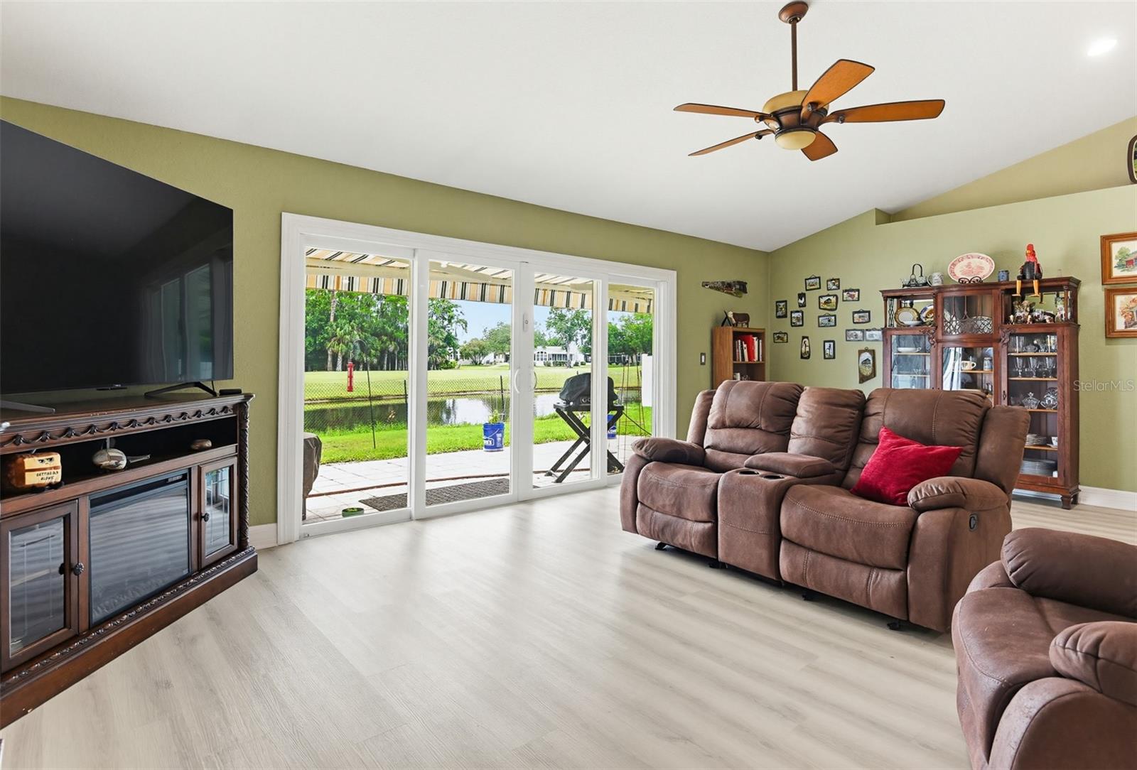 Image 18 of 52 For 5479 Saint Regis Way
