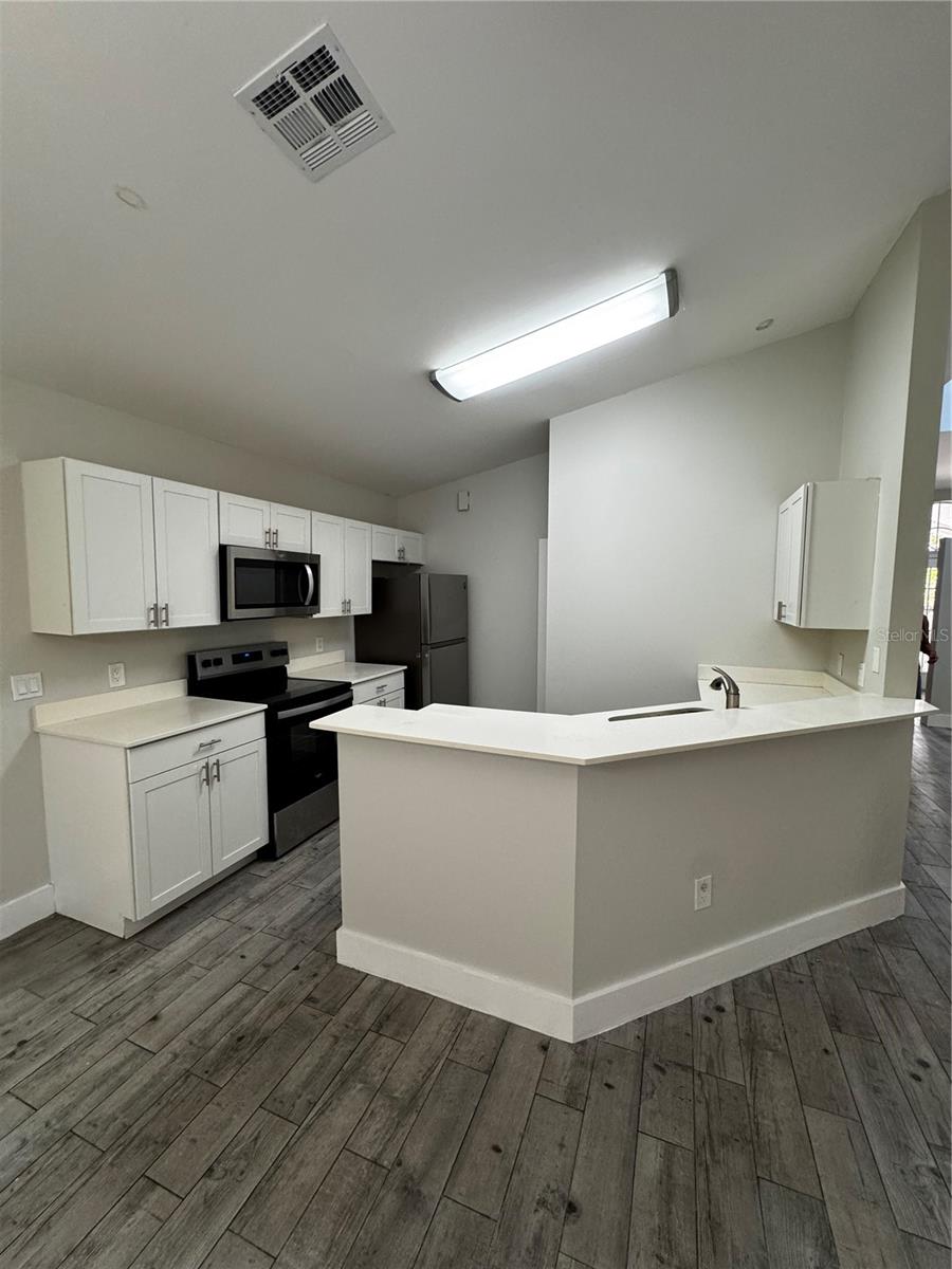Image 2 of 18 For 1645 17th Street Sw