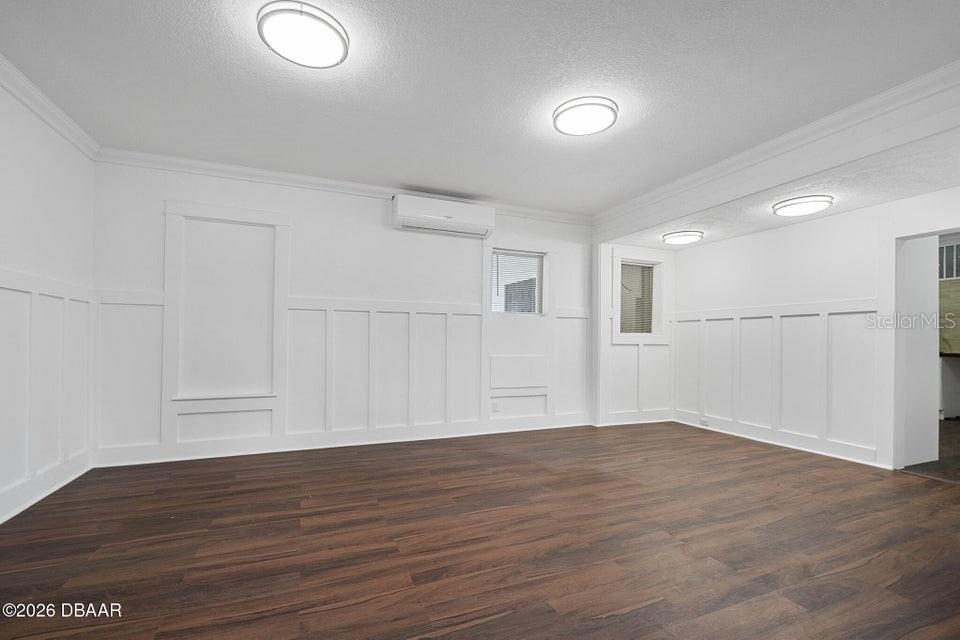 Image 23 of 72 For 934 Ridgewood Avenue