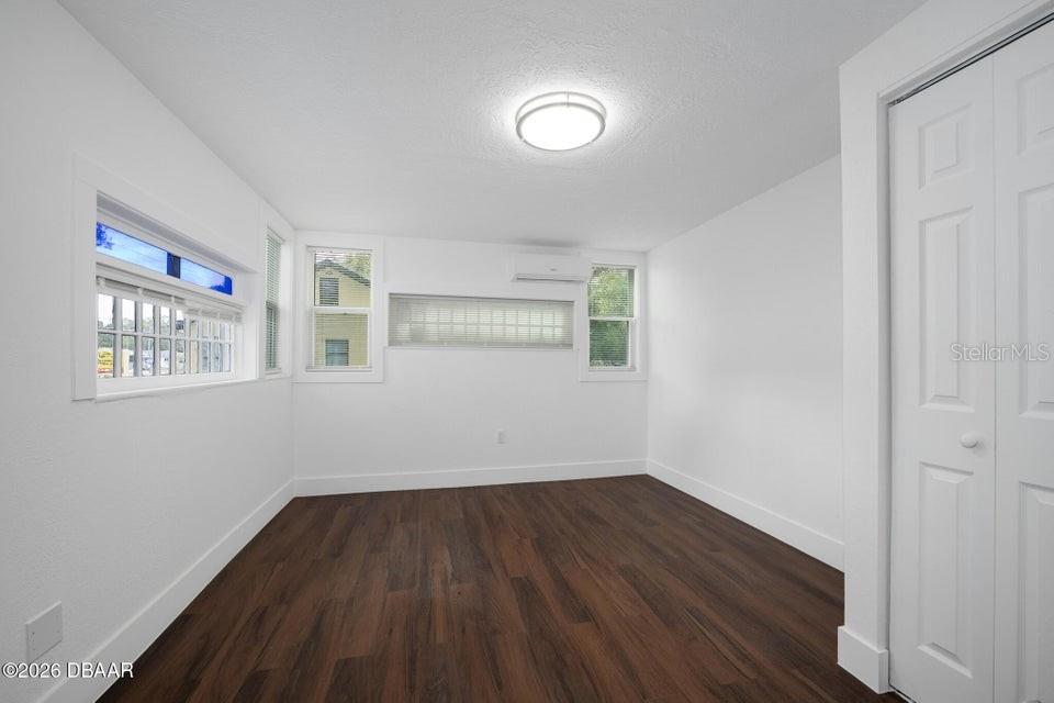 Image 25 of 72 For 934 Ridgewood Avenue
