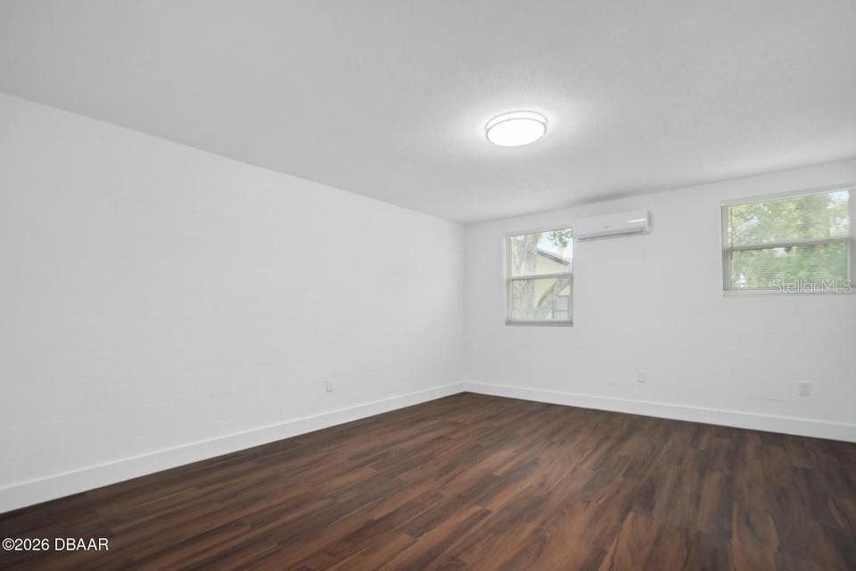 Image 27 of 72 For 934 Ridgewood Avenue