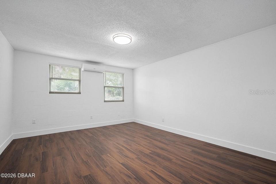 Image 28 of 72 For 934 Ridgewood Avenue