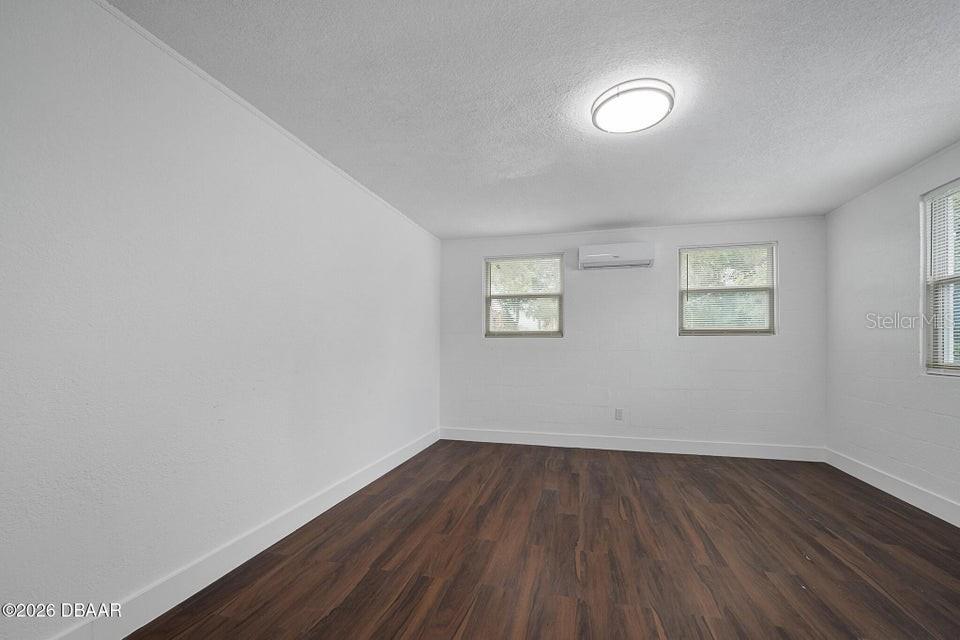 Image 30 of 72 For 934 Ridgewood Avenue