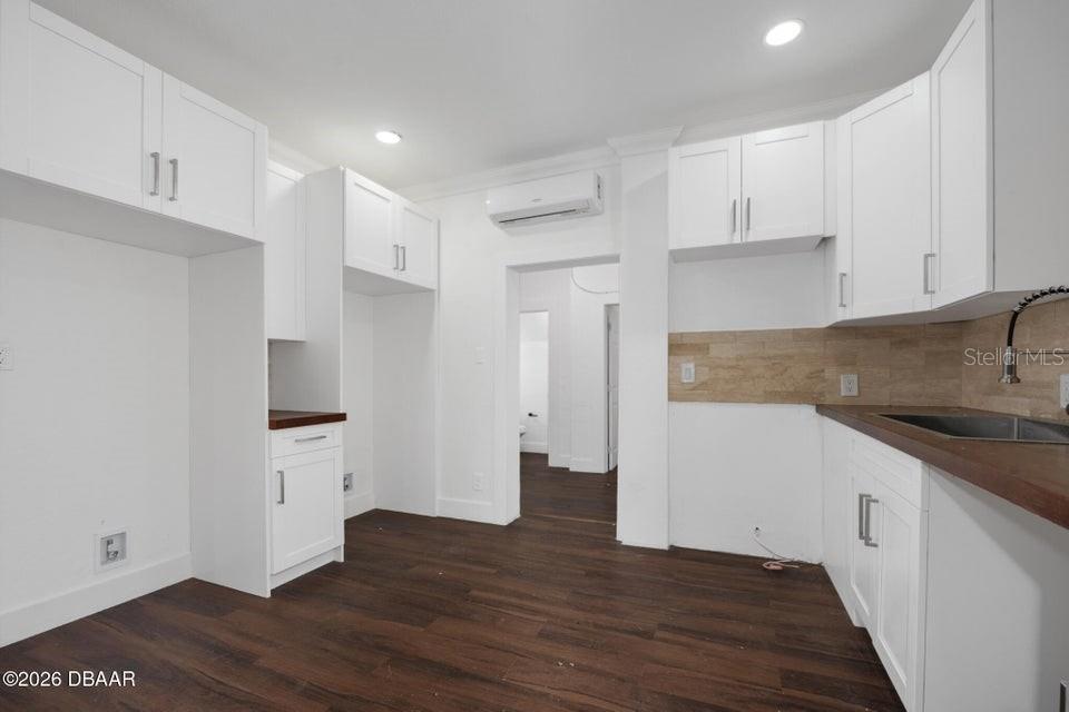 Image 34 of 72 For 934 Ridgewood Avenue