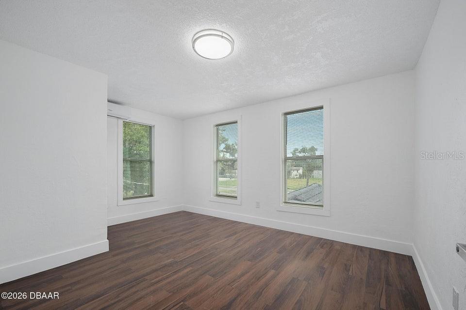Image 38 of 72 For 934 Ridgewood Avenue