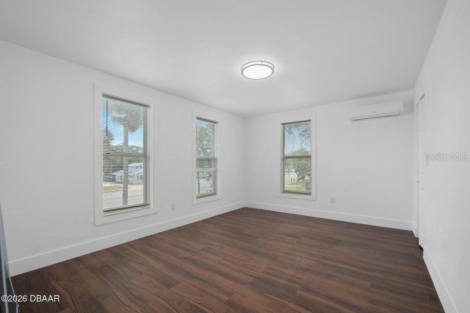 Image 39 of 72 For 934 Ridgewood Avenue