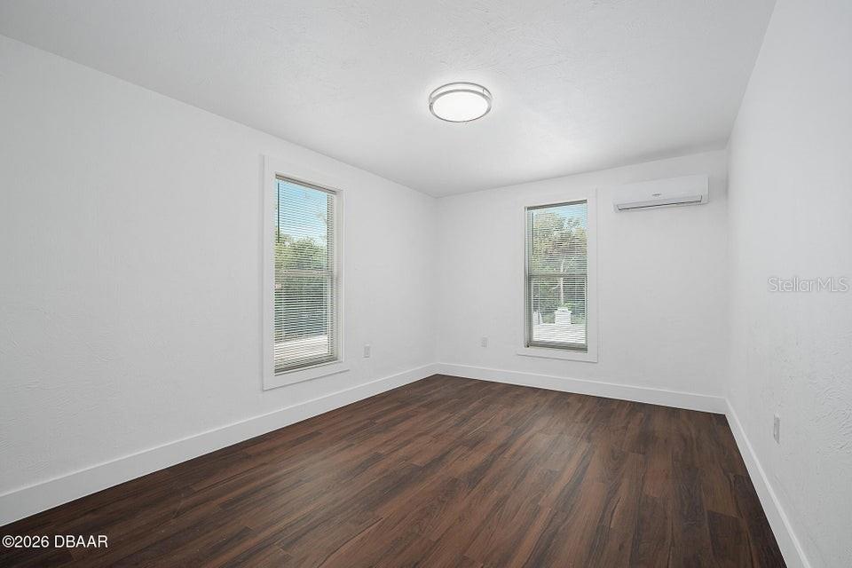 Image 40 of 72 For 934 Ridgewood Avenue