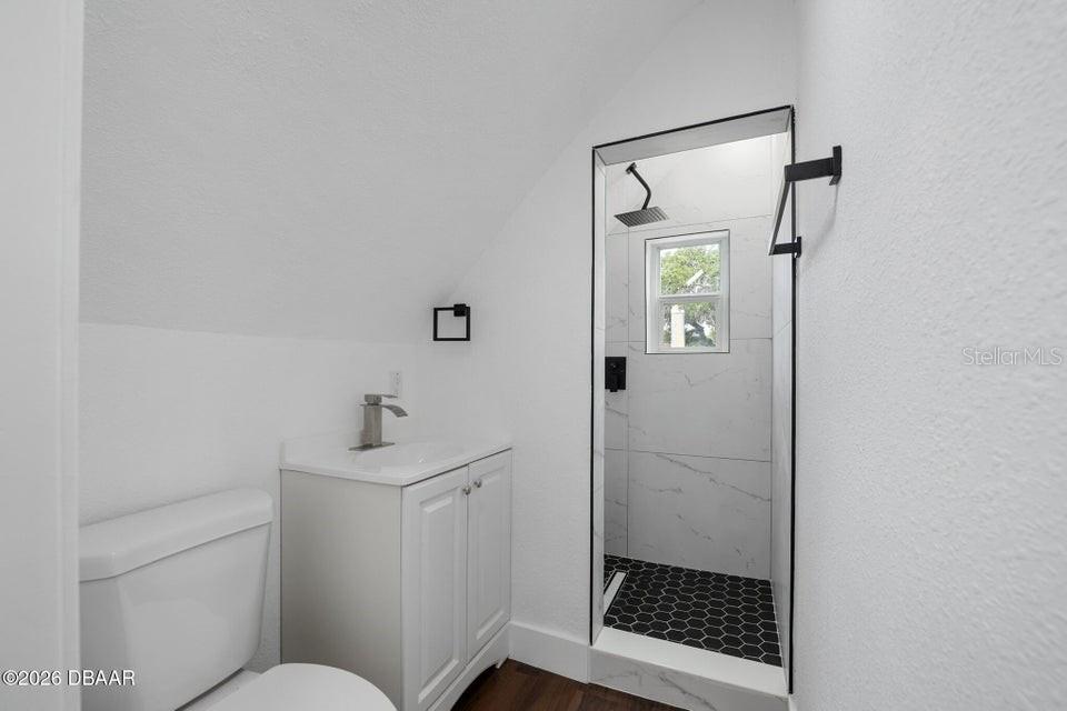 Image 46 of 72 For 934 Ridgewood Avenue