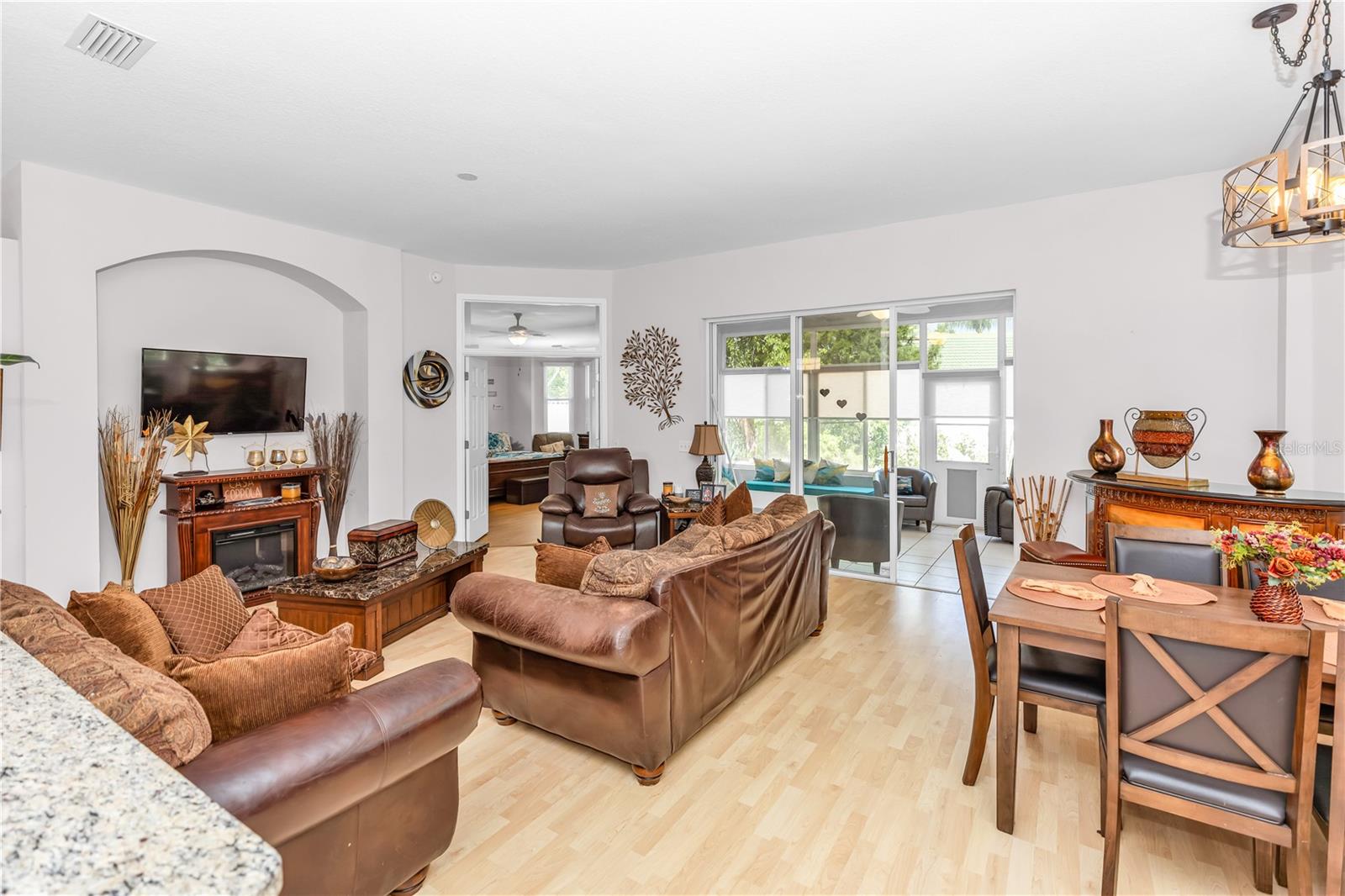 Image 10 of 37 For 414 Fairlane Drive